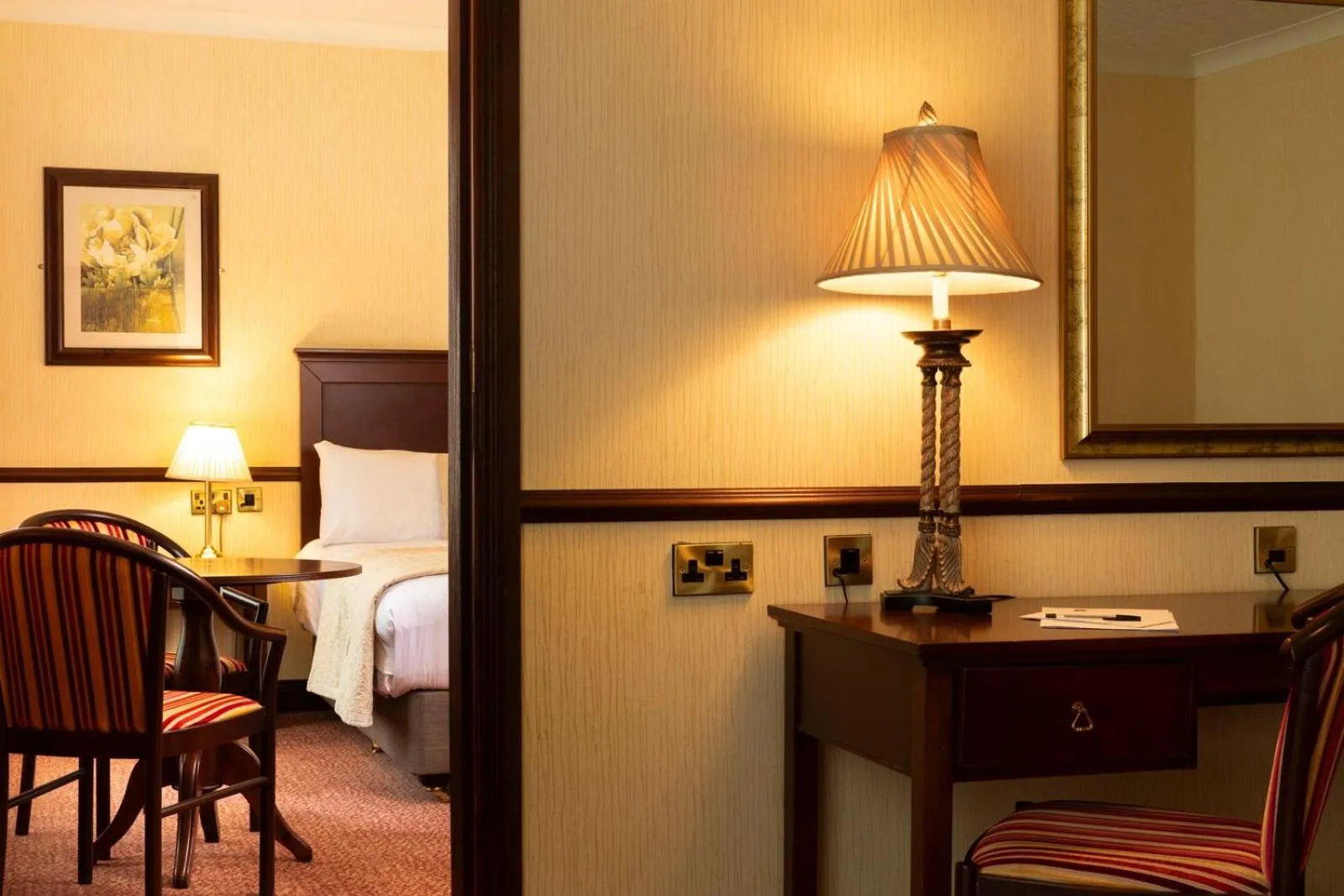 Bedroom in Seven Oaks Hotel