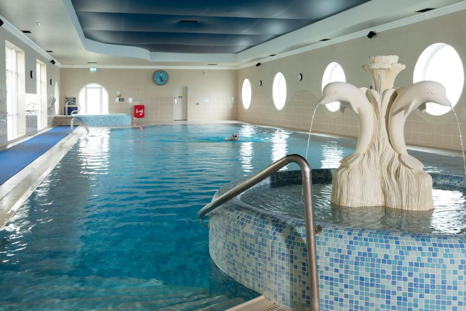 Swimming pool in Seven Oaks Hotel