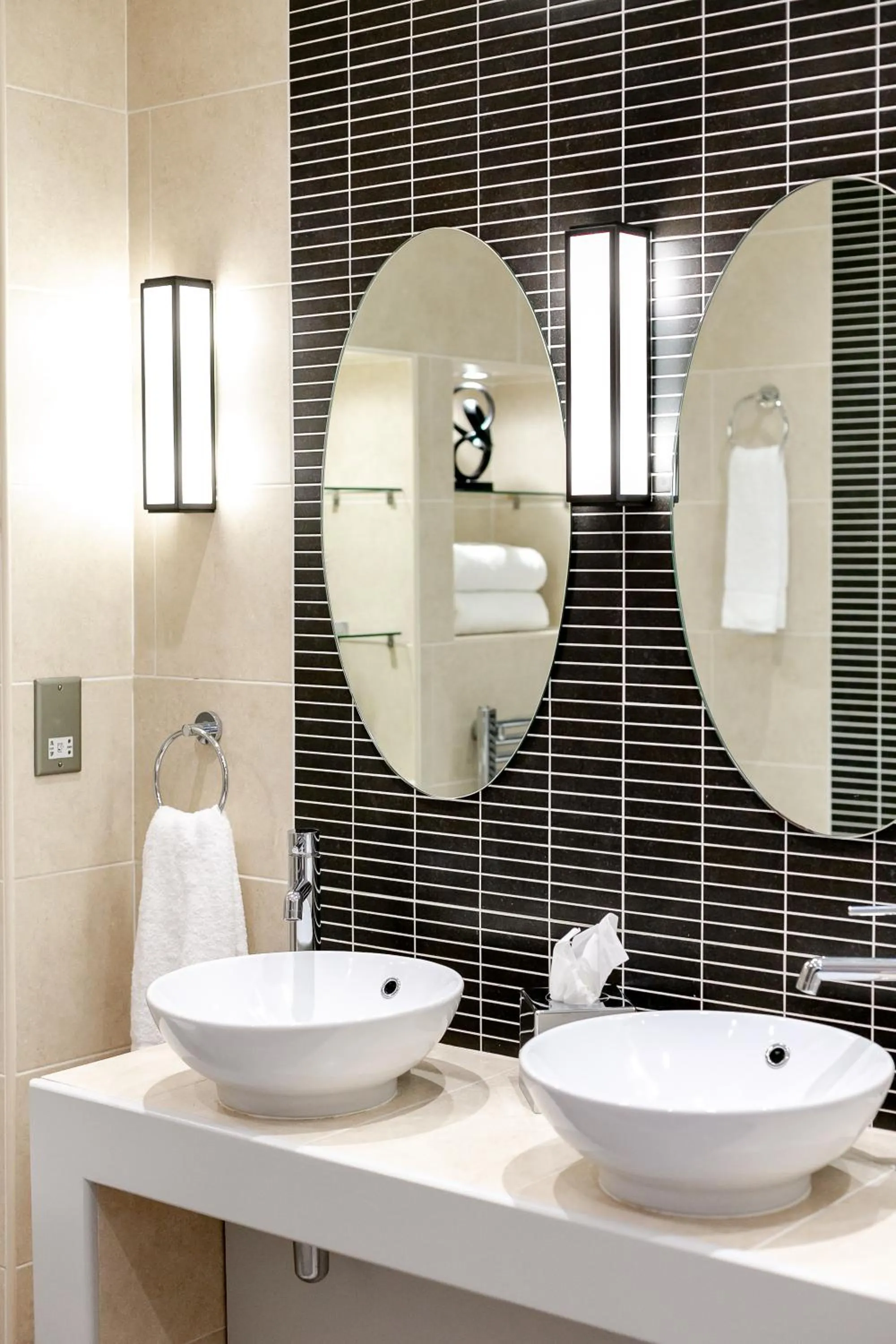 Bathroom in Cedar Court Hotel Huddersfield