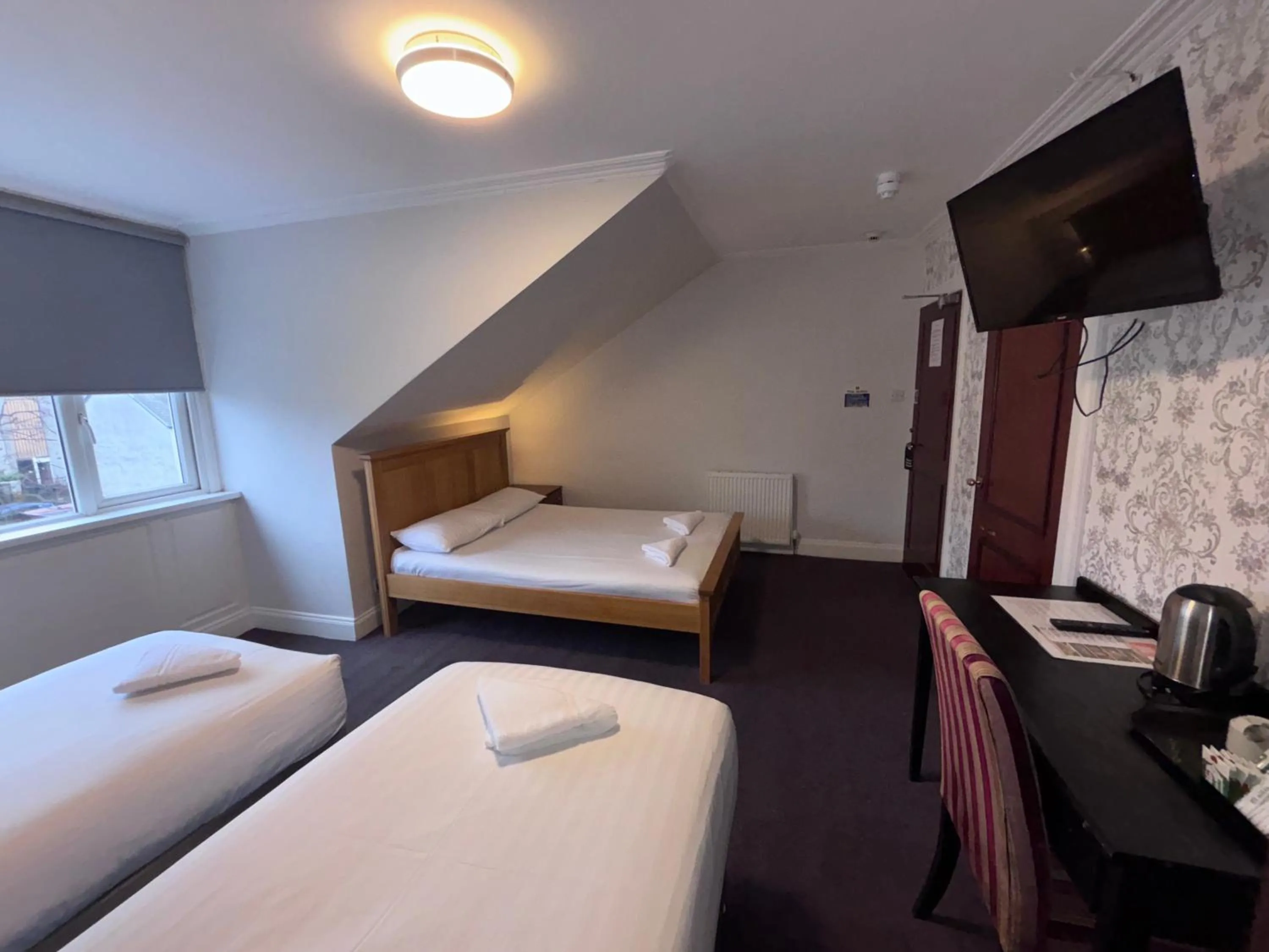 Bedroom, Bed in Park View House