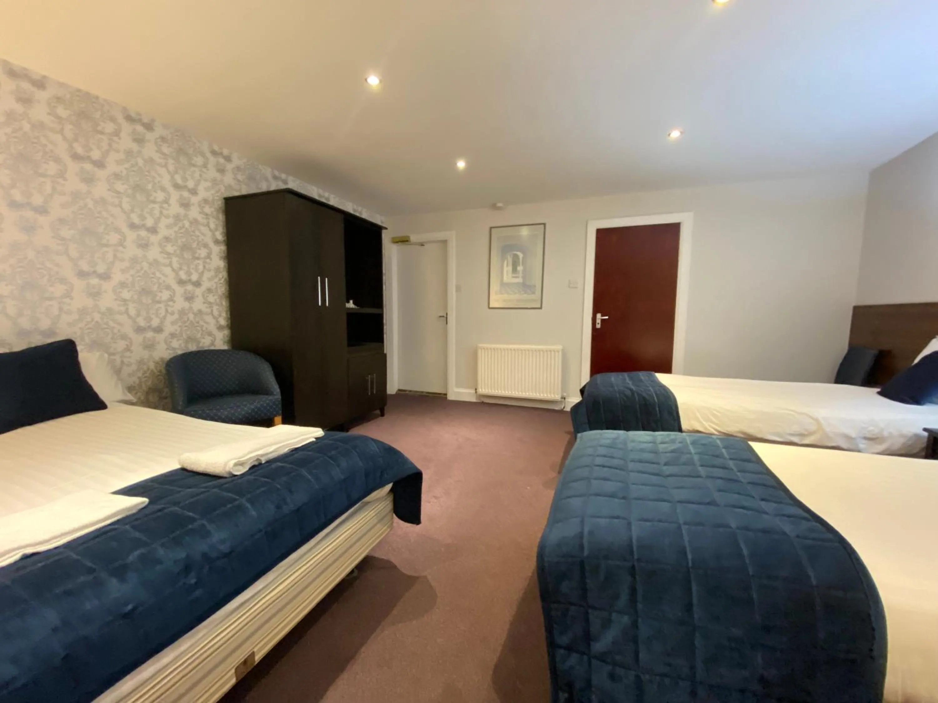 Photo of the whole room, Bed in Park View House