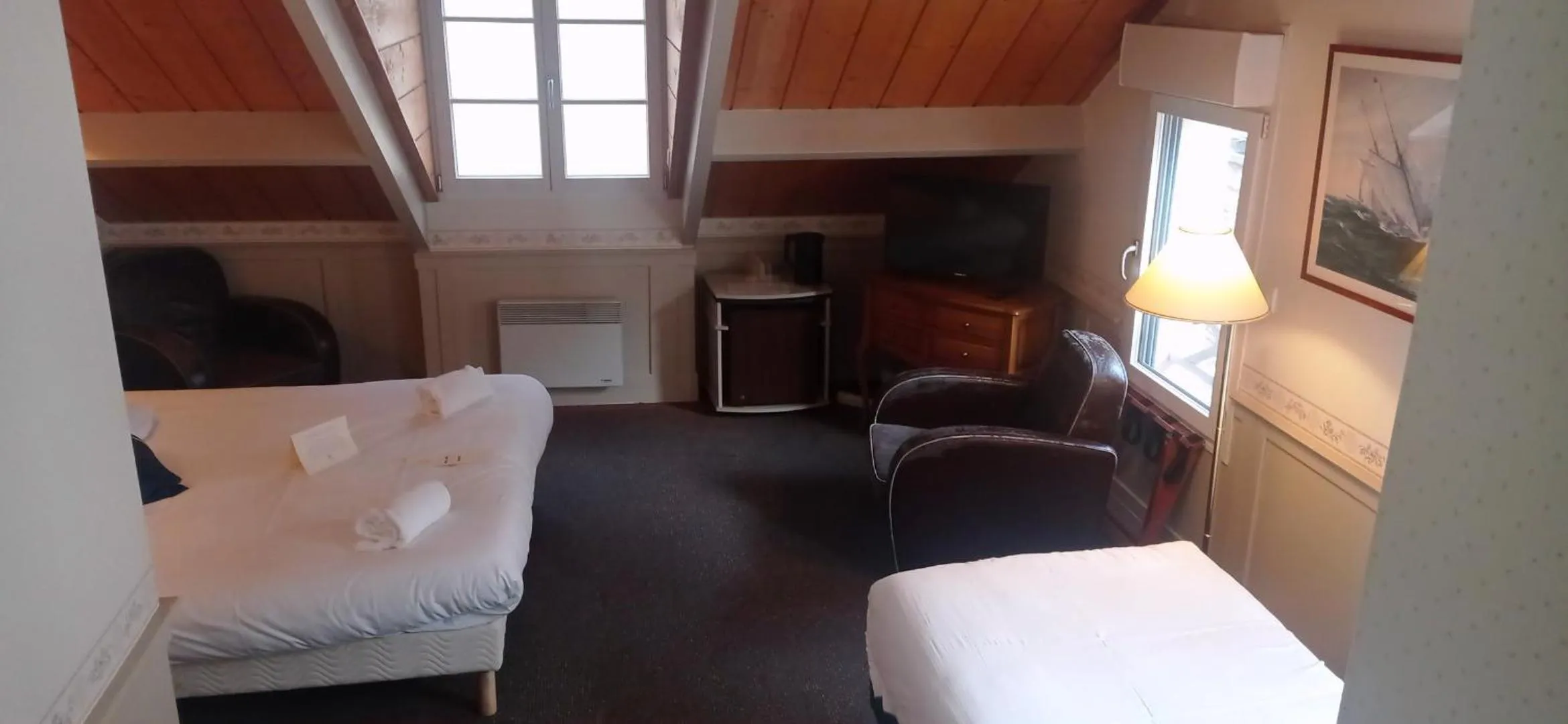 Photo of the whole room, Bed in Le Querrien