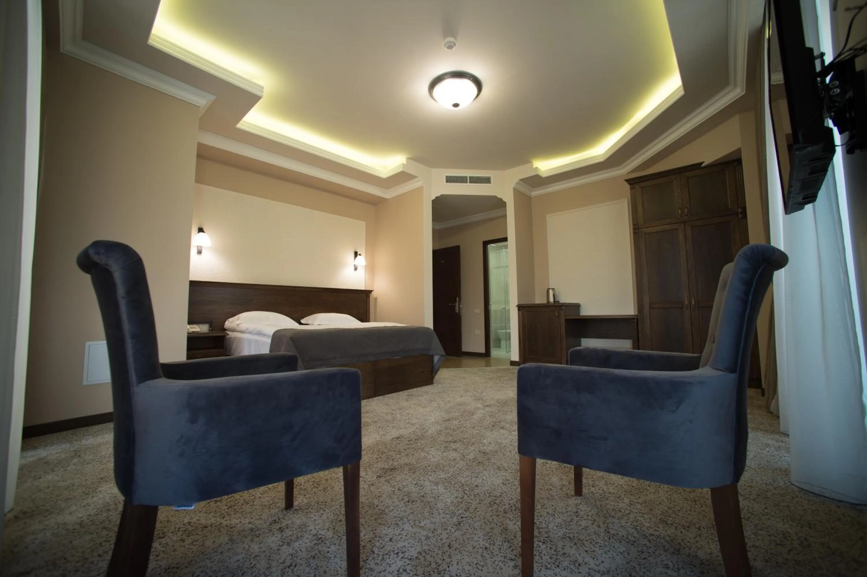 Photo of the whole room, Bed in Boulevard Hotel