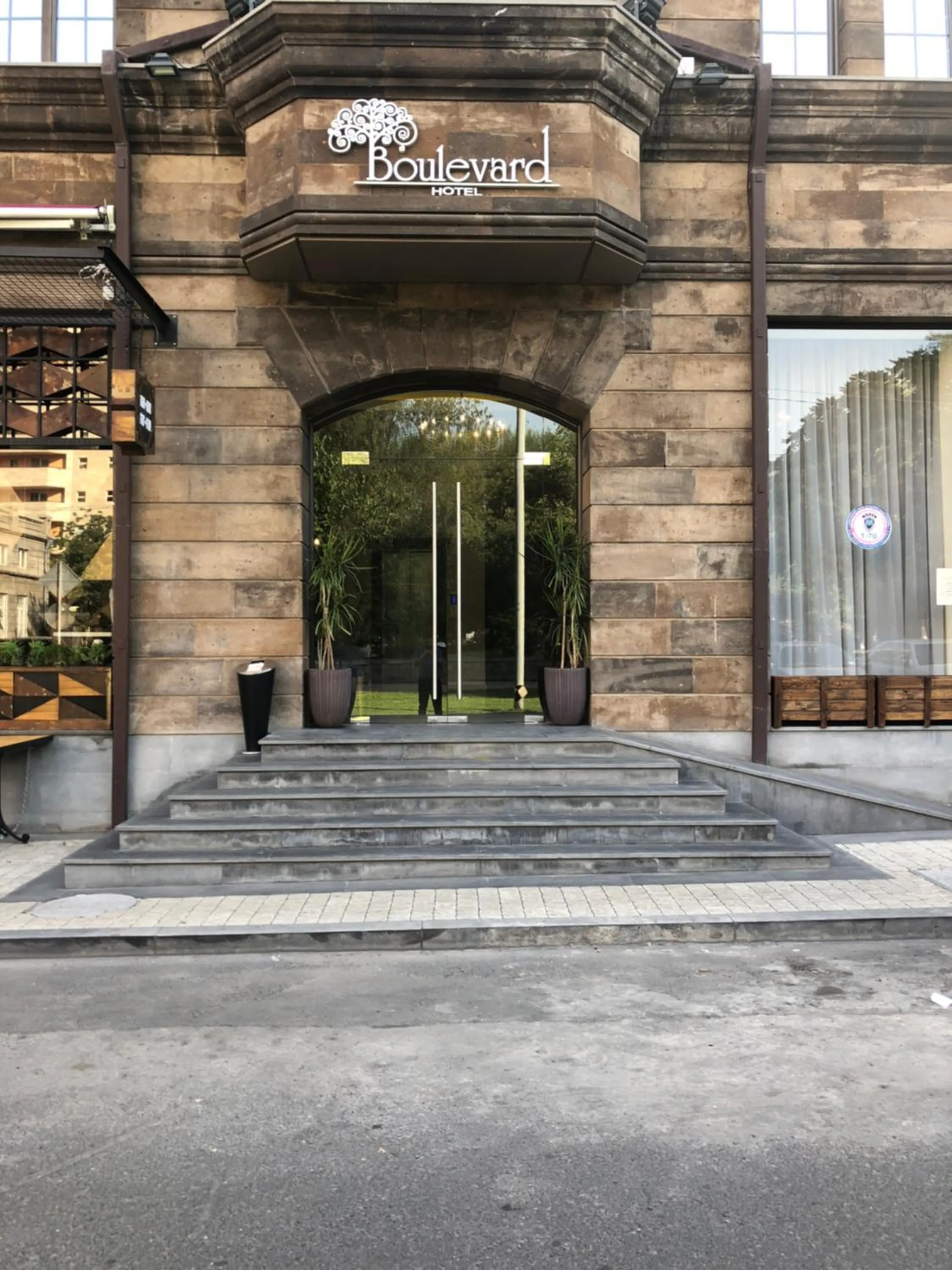 Facade/entrance in Boulevard Hotel
