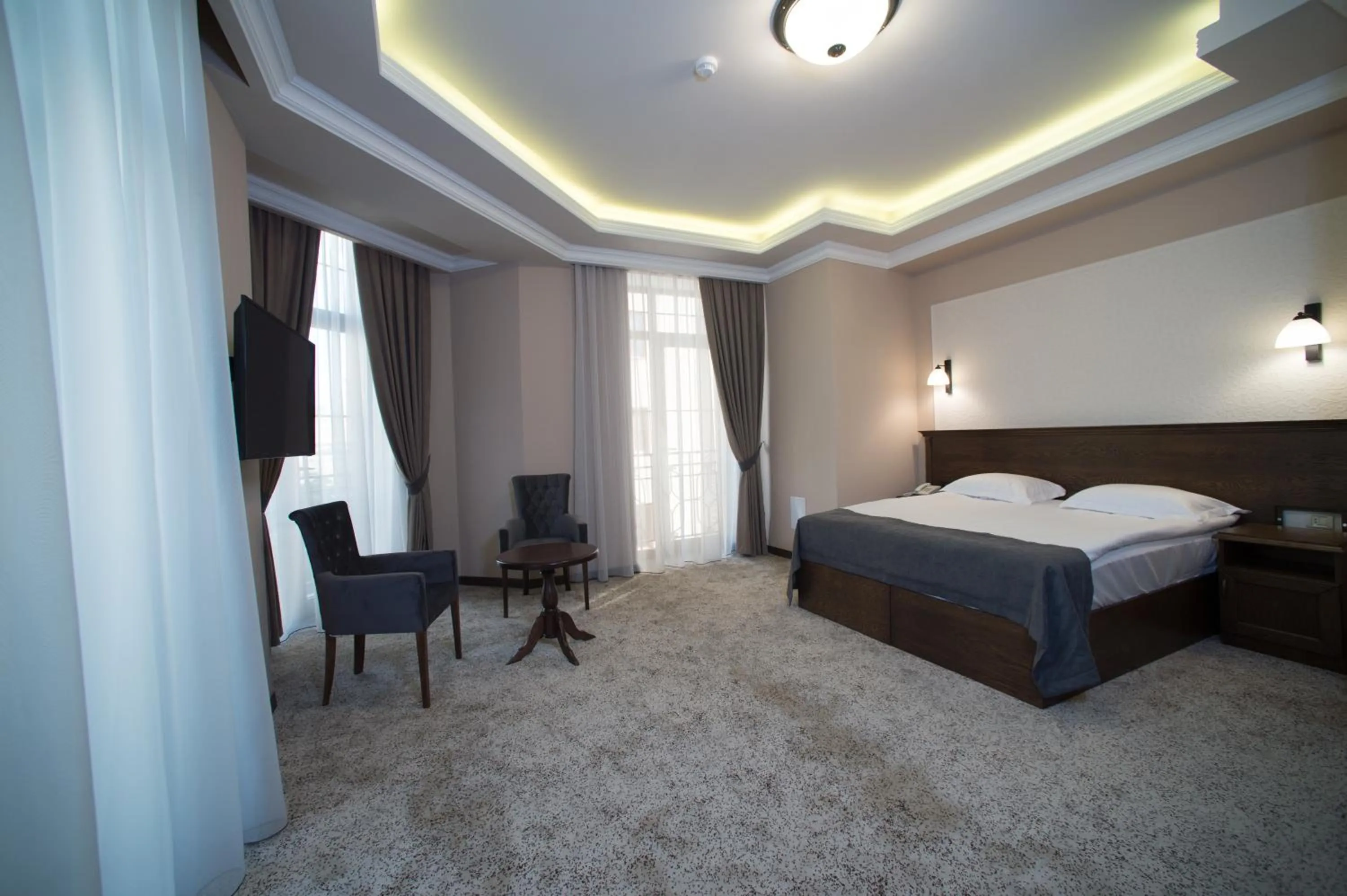 Photo of the whole room, Bed in Boulevard Hotel