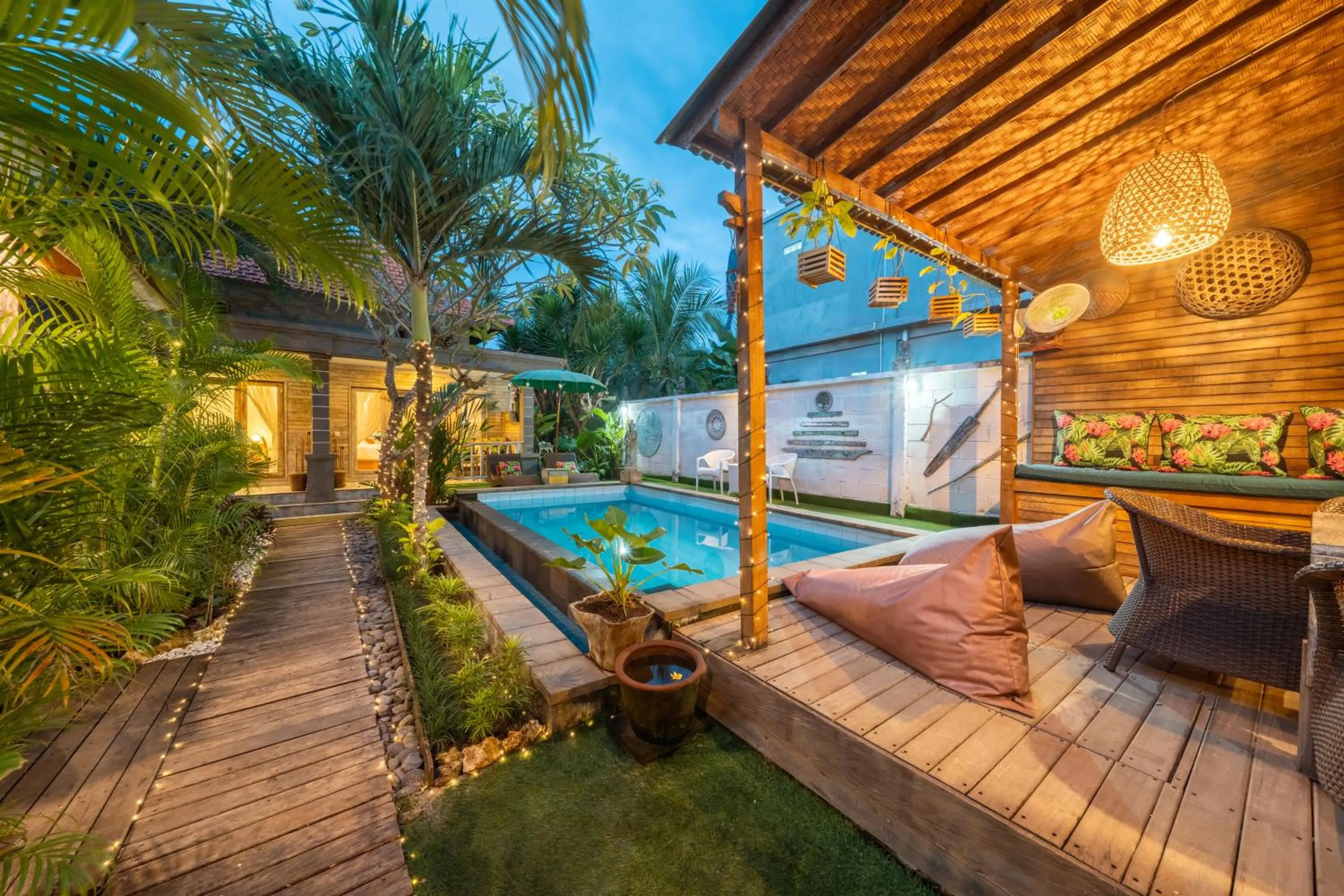 Swimming pool in Kakiang Guesthouse