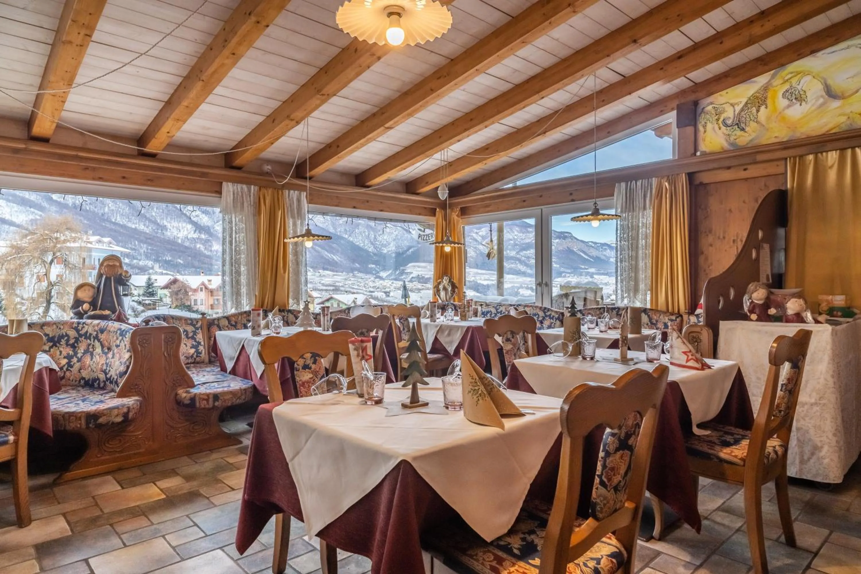 Restaurant/places to eat in Appartamenti Decarli