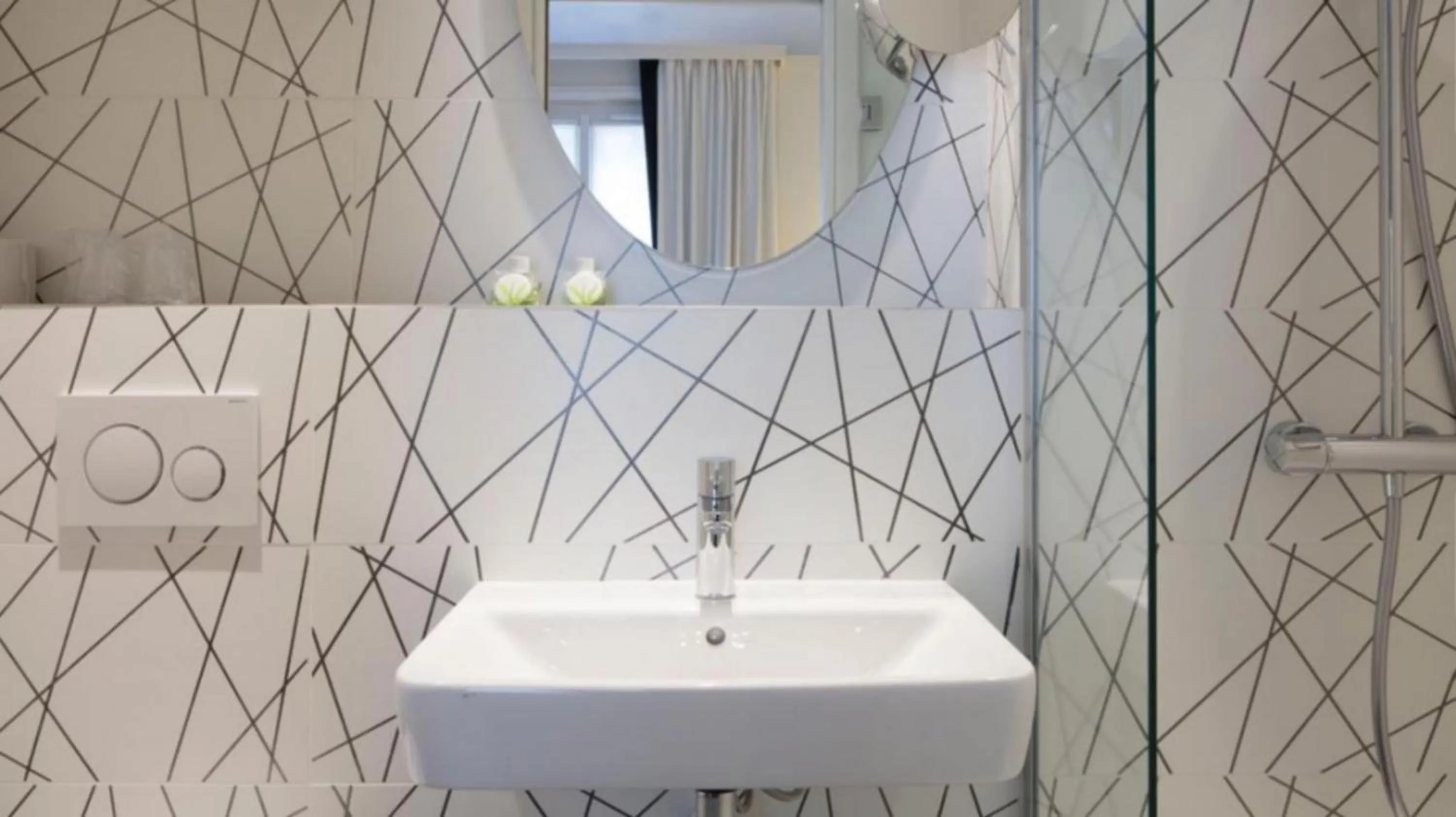 Bathroom in Nouvel Hôtel Eiffel