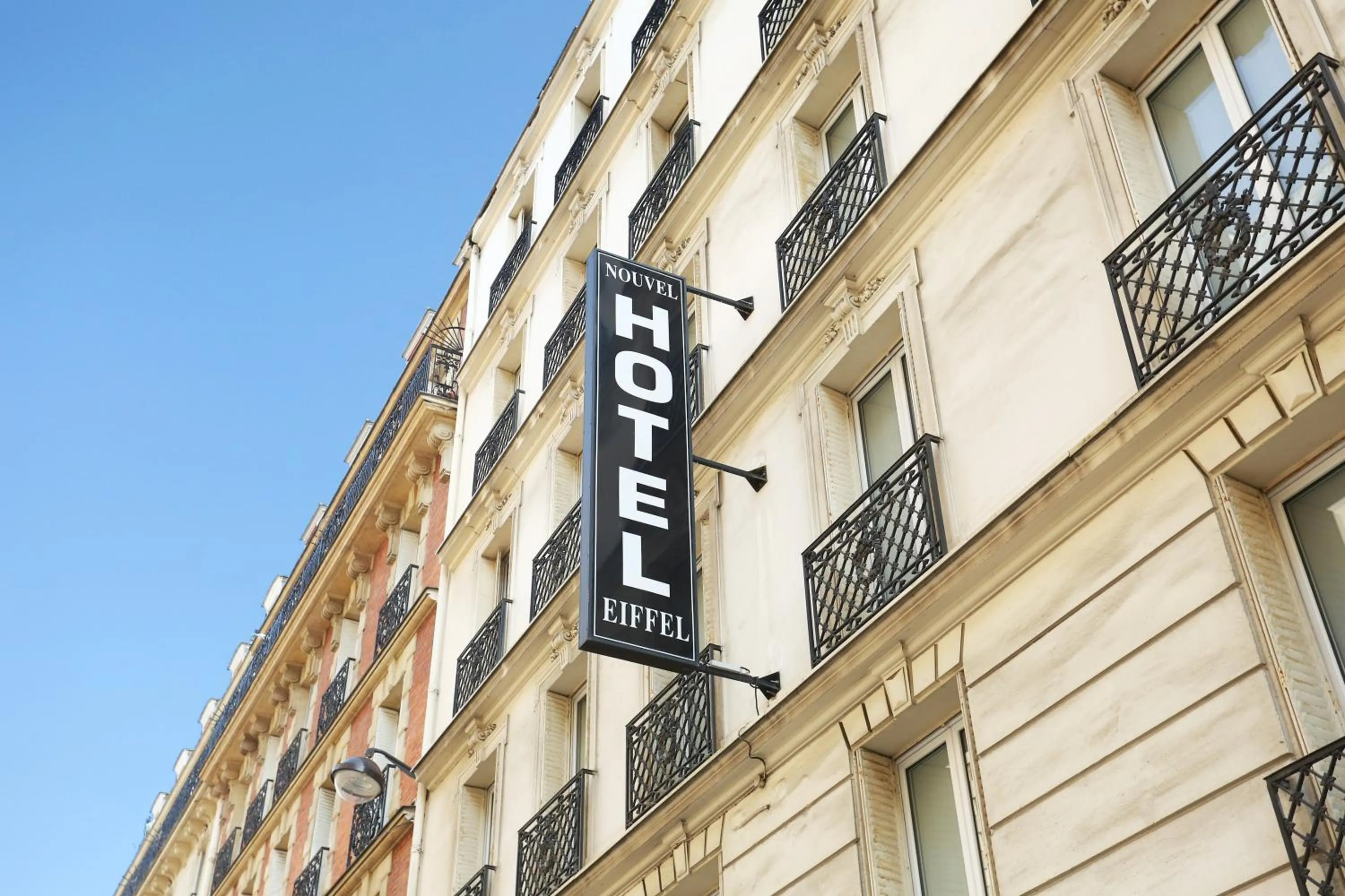 Facade/entrance in Nouvel Hôtel Eiffel