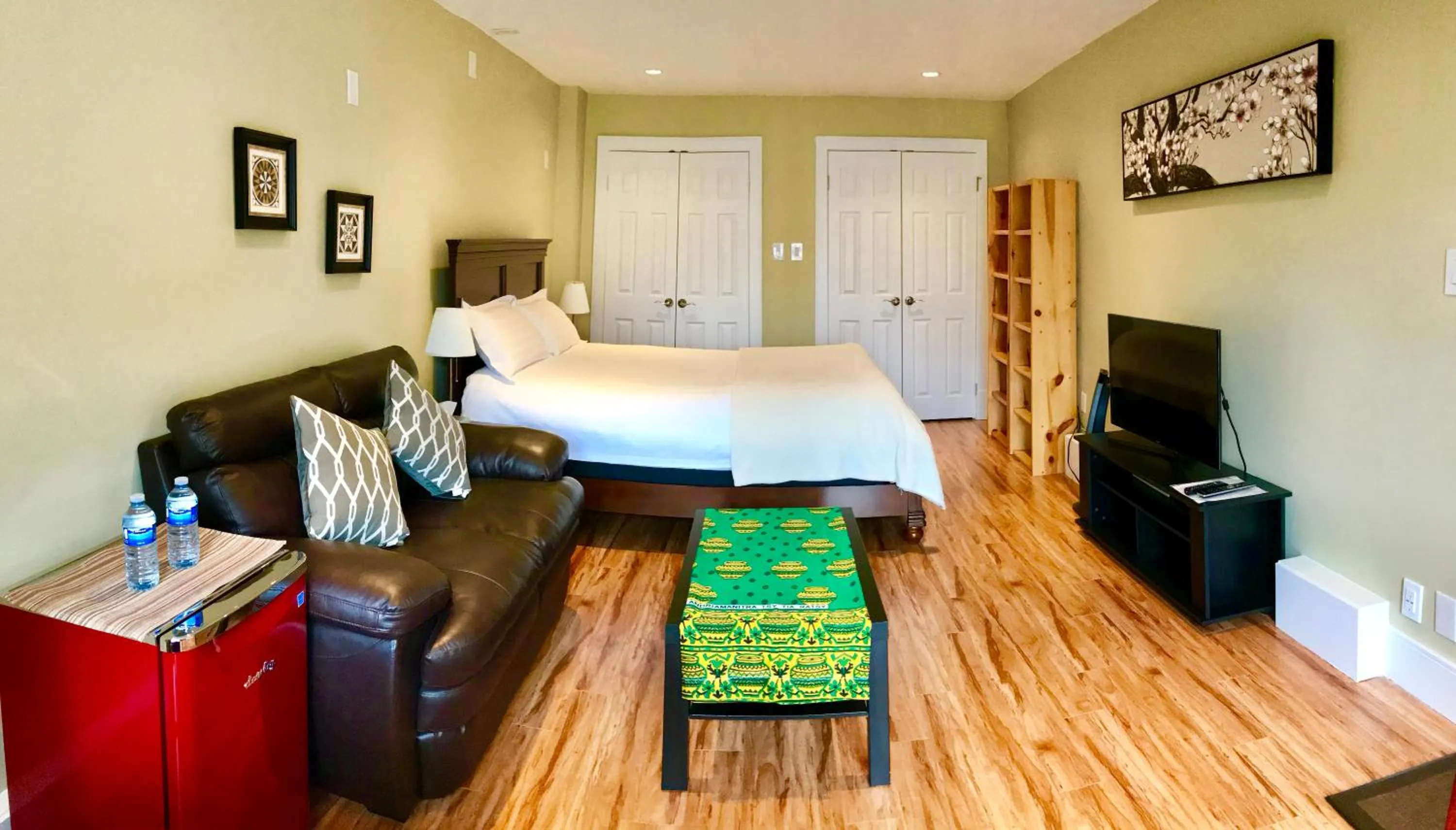 Bedroom, Bed in Bay View House