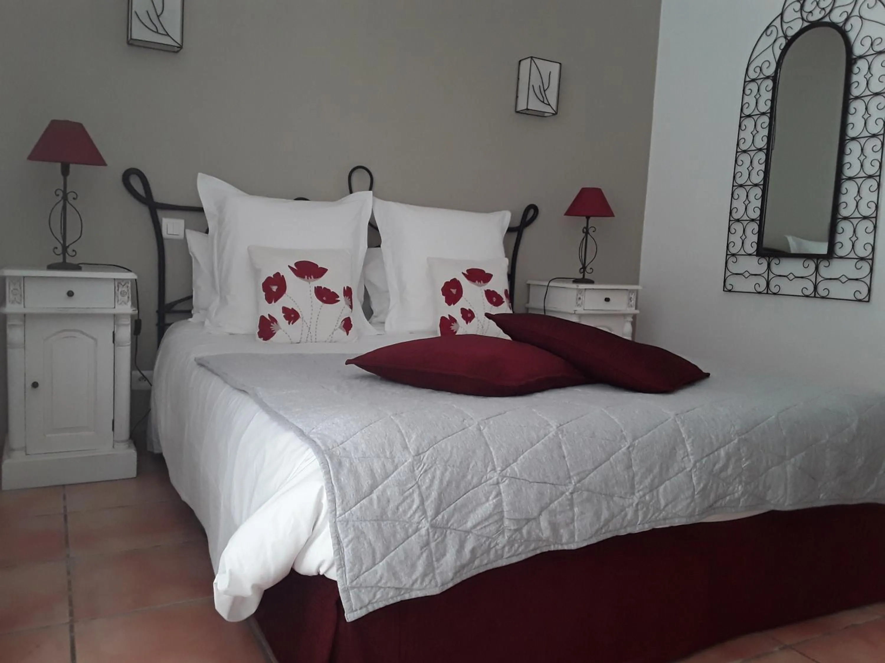 Photo of the whole room, Bed in Mas de l'ile