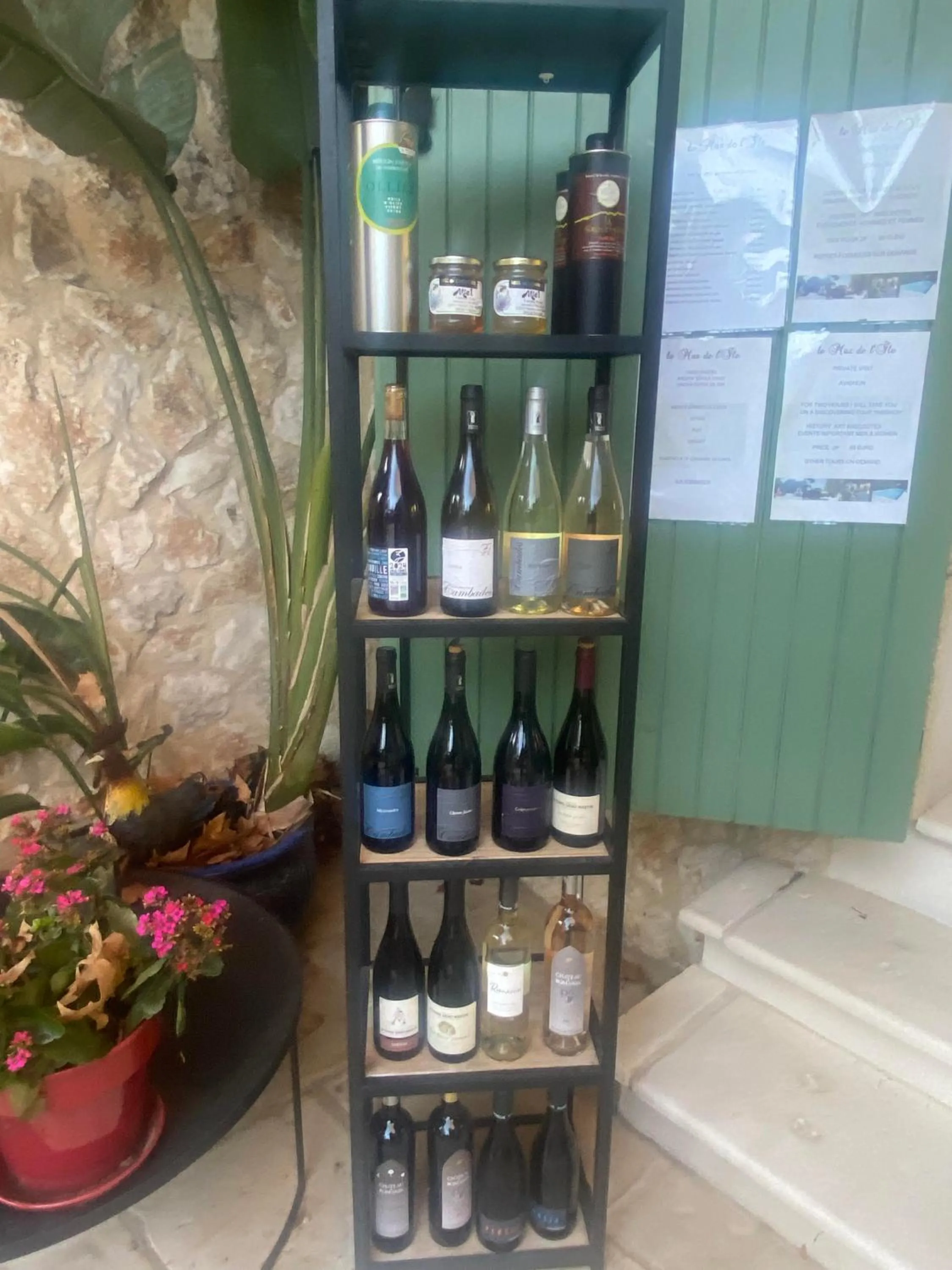 Restaurant/places to eat in Mas de l'ile