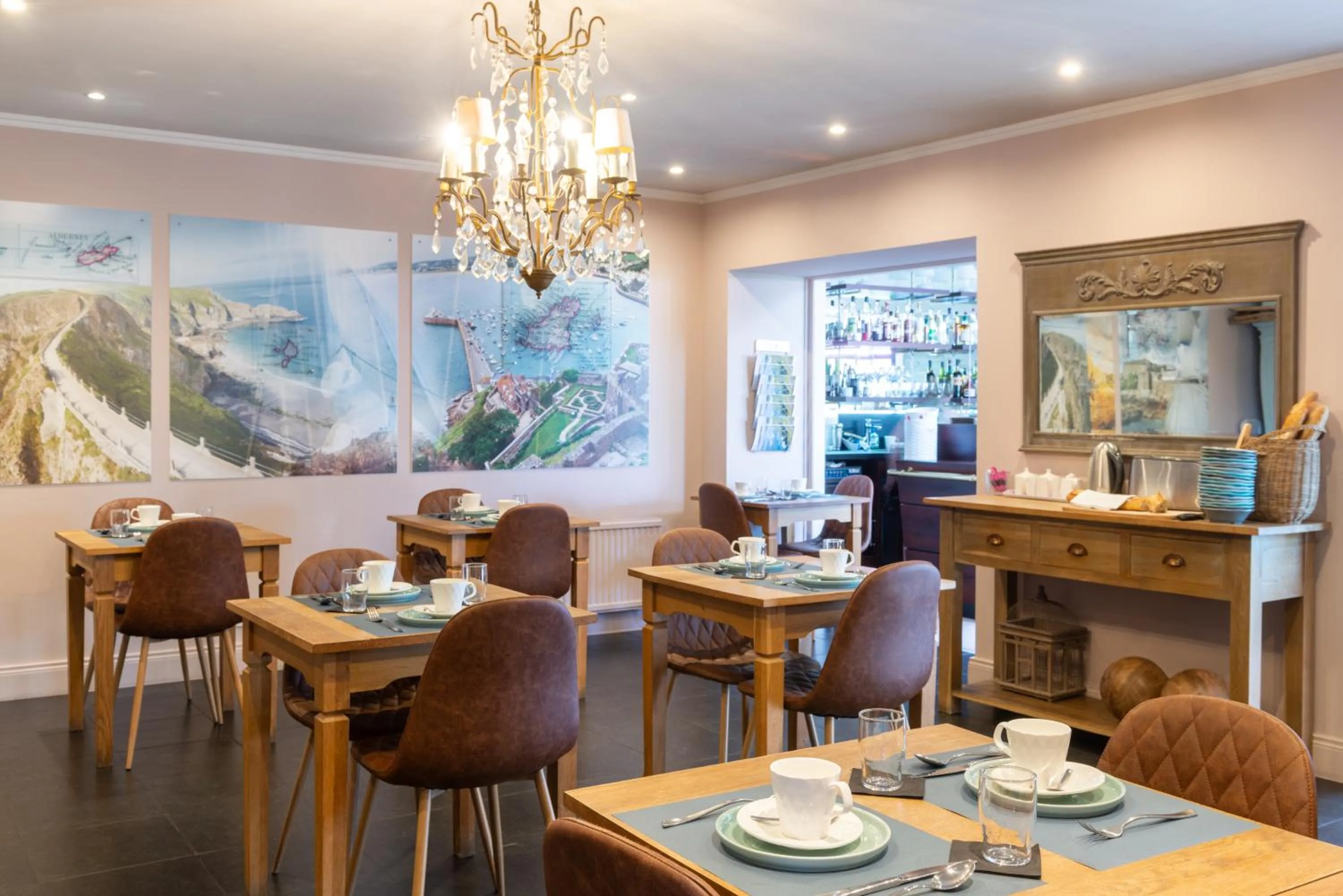 Breakfast in Hôtel Traiteur Les Ormes, The Originals Relais