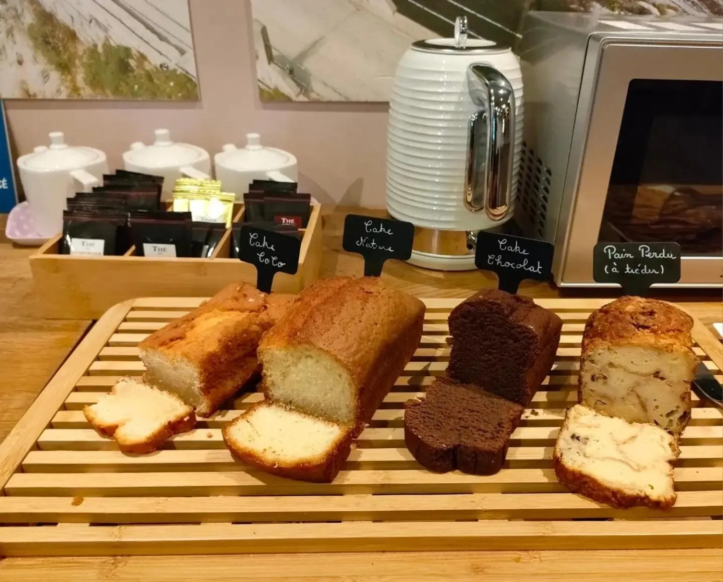 Breakfast in Hôtel Traiteur Les Ormes, The Originals Relais