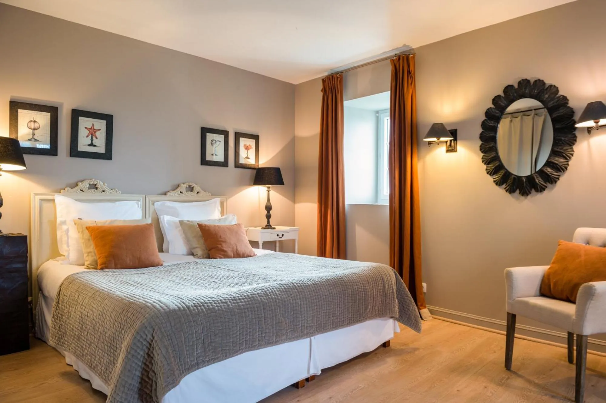 Bedroom, Bed in Hôtel Traiteur Les Ormes, The Originals Relais