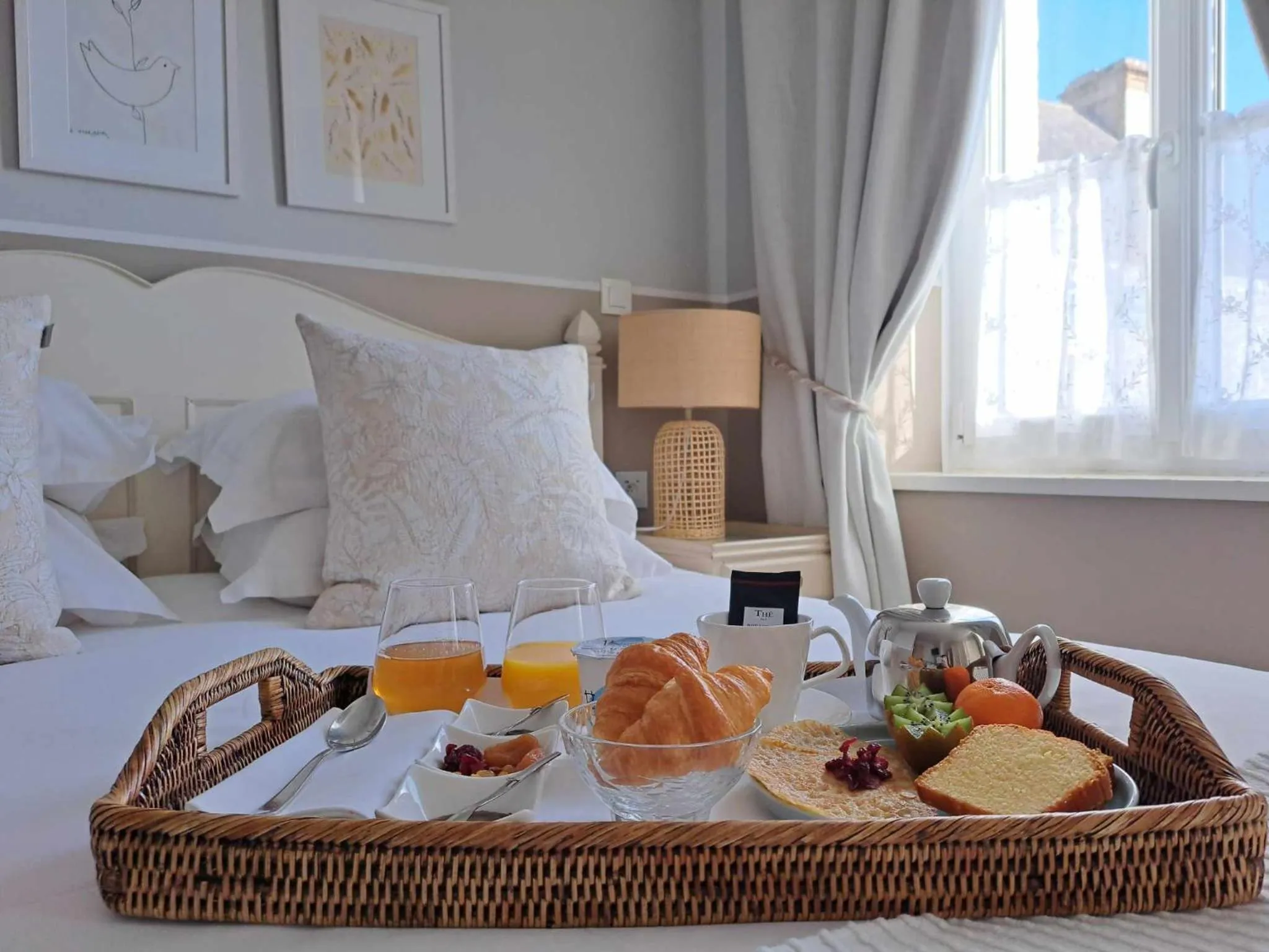 Breakfast, Bed in Hôtel Traiteur Les Ormes, The Originals Relais