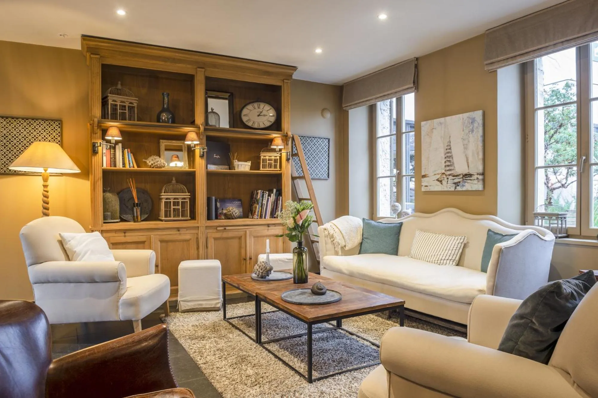 Living room in Hôtel Traiteur Les Ormes, The Originals Relais