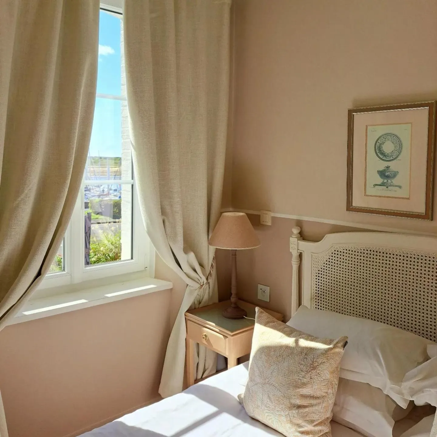 Bed in Hôtel Traiteur Les Ormes, The Originals Relais