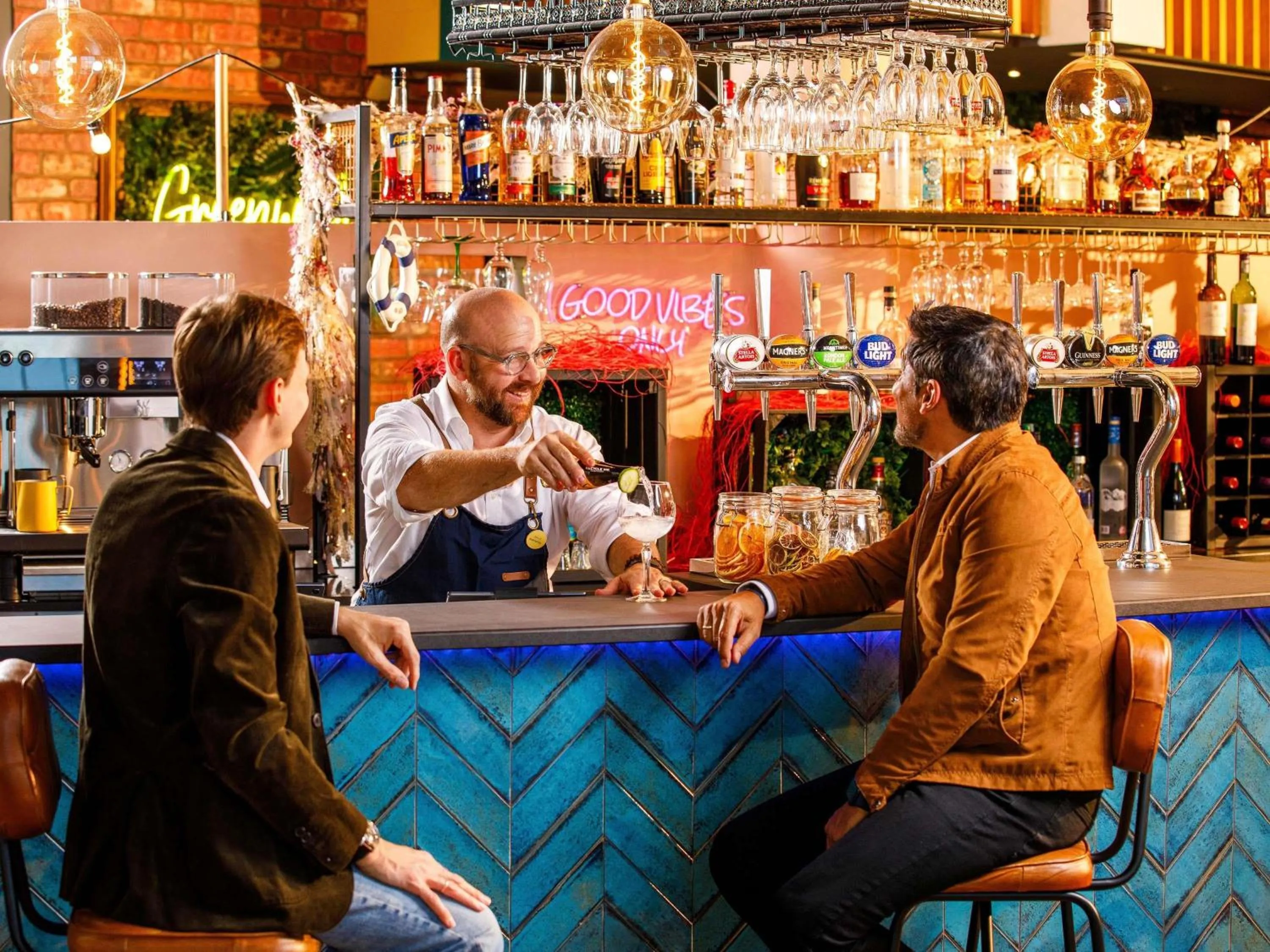 Lounge or bar in Novotel London Greenwich