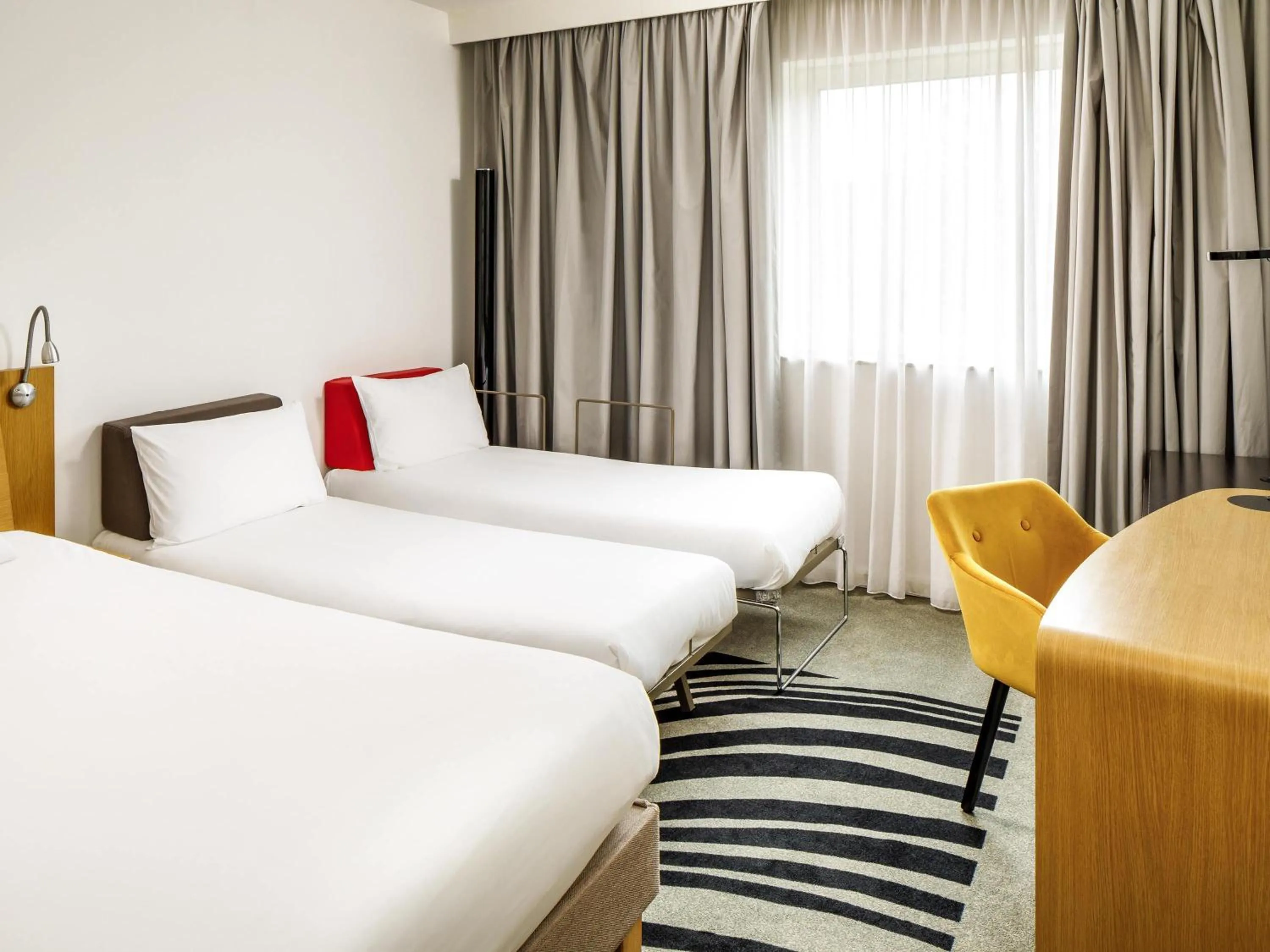 Bedroom, Bed in Novotel London Greenwich