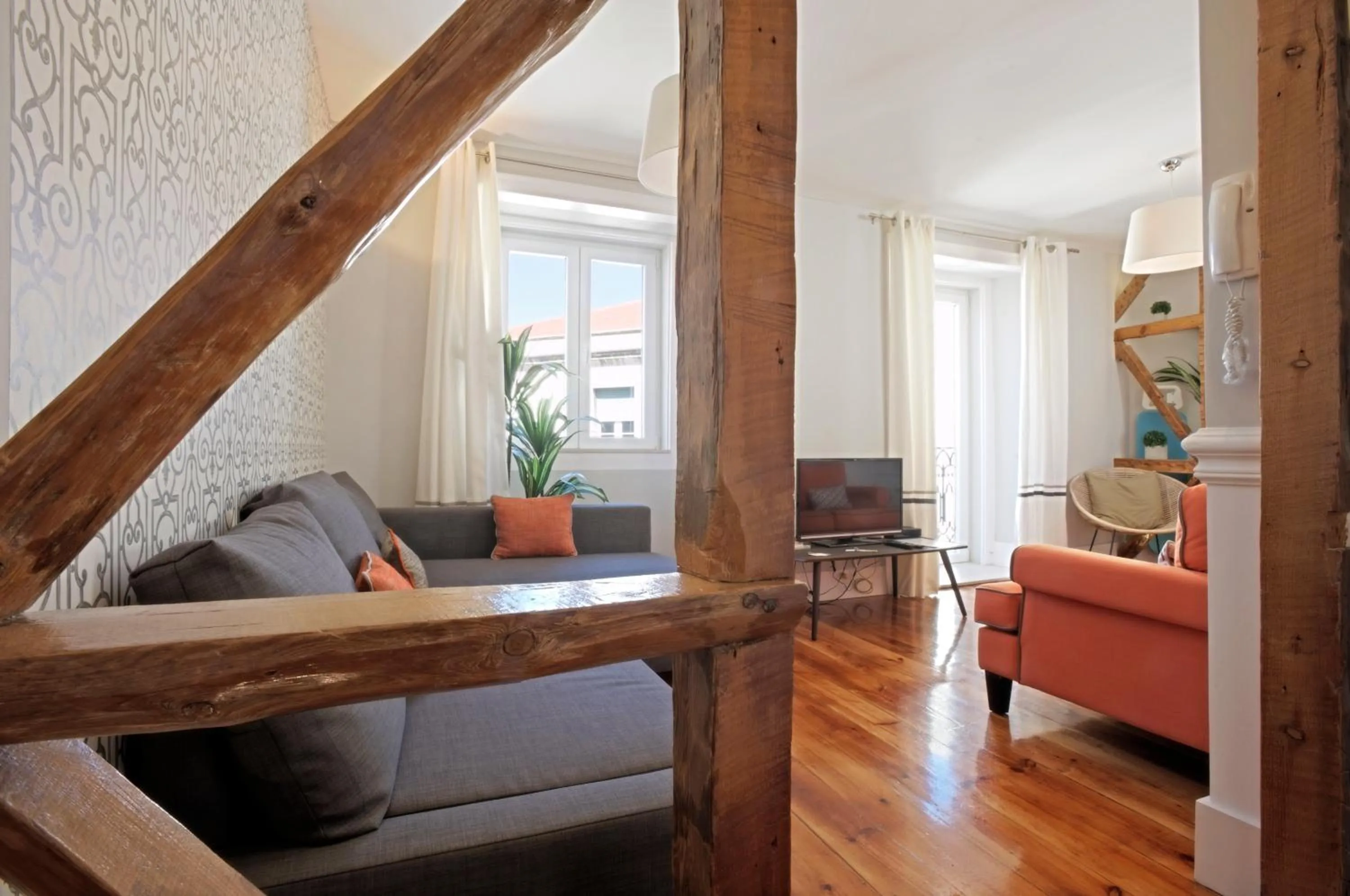 TV and multimedia in Duque-Chiado Downtown
