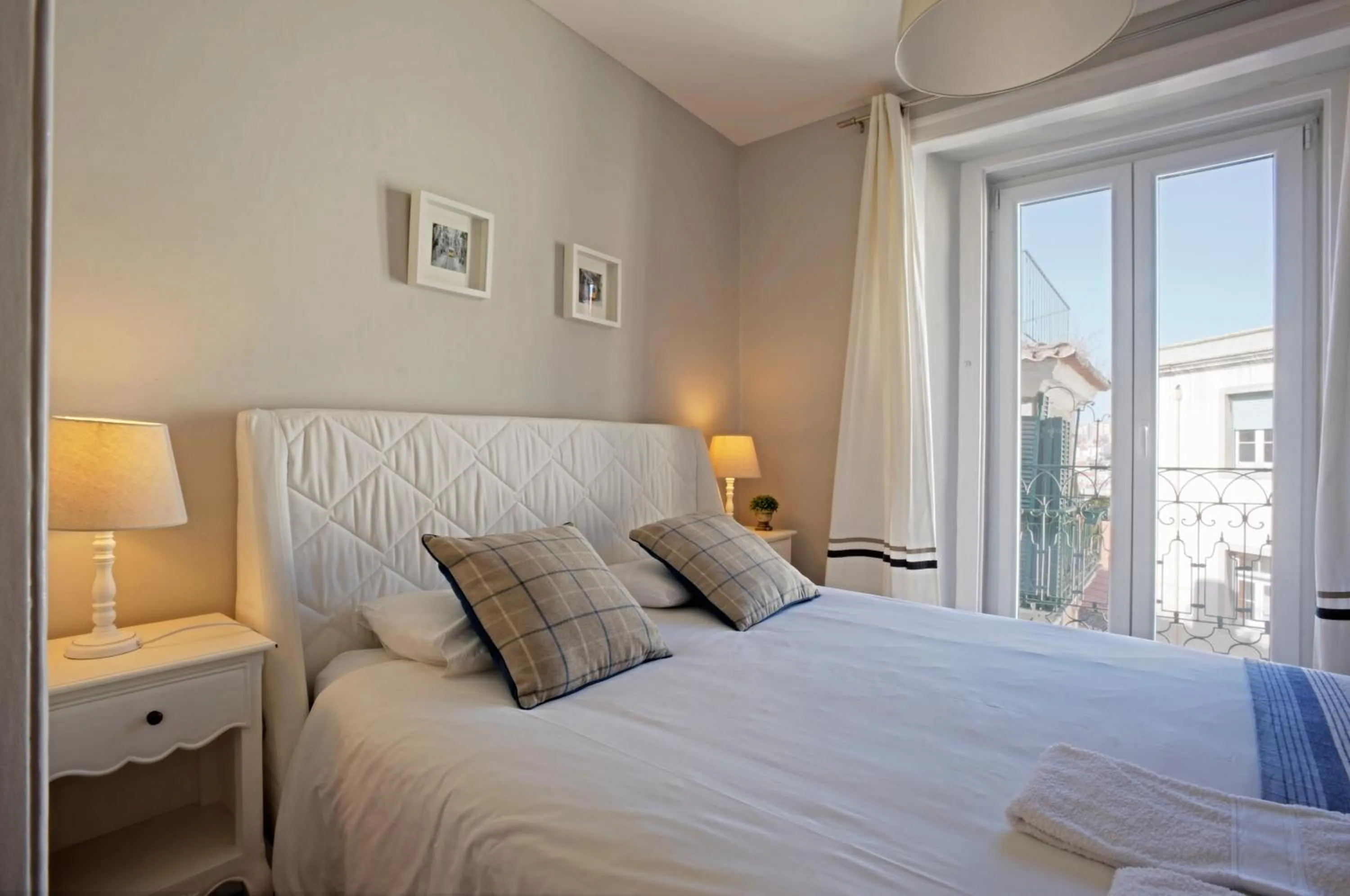 Balcony/Terrace, Bed in Duque-Chiado Downtown