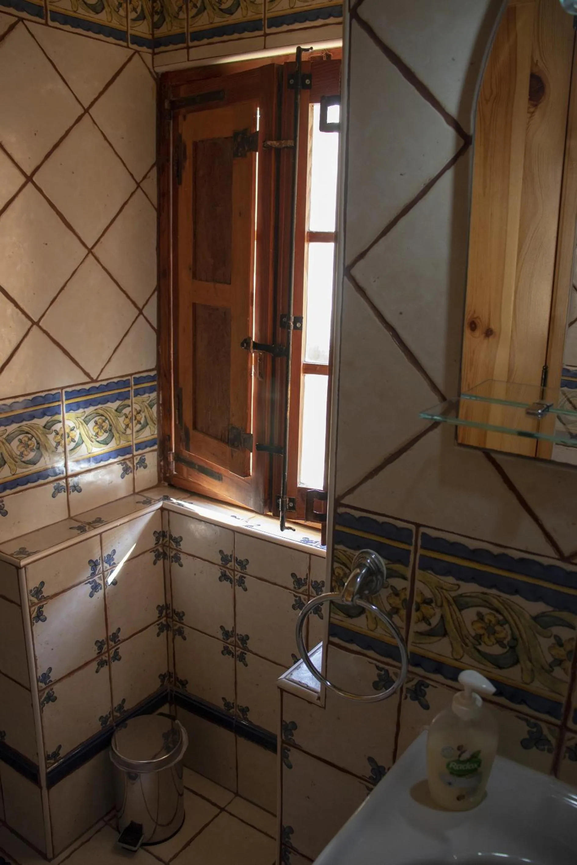 Bathroom in Mood Farmhouse Mythology