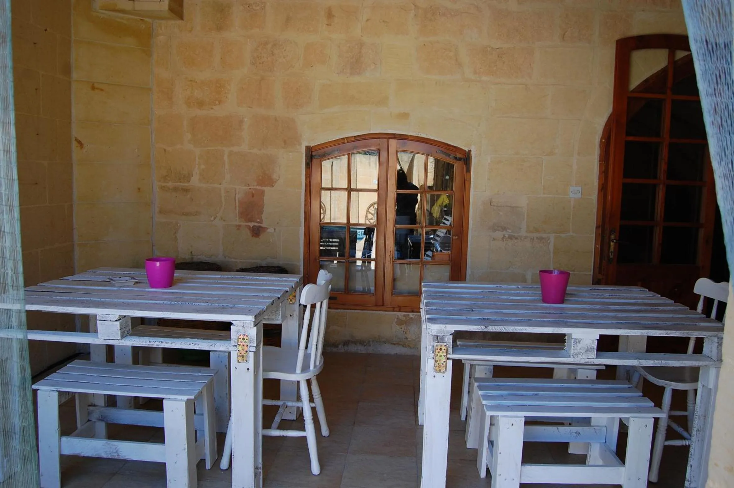 Communal lounge/ TV room in Mood Farmhouse Mythology