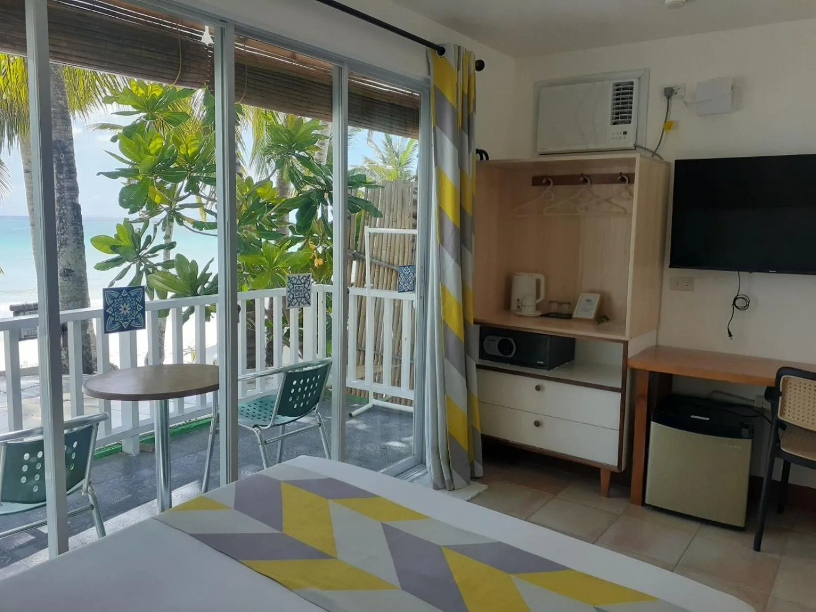 Bedroom, Bed in Bluewaves Beach House