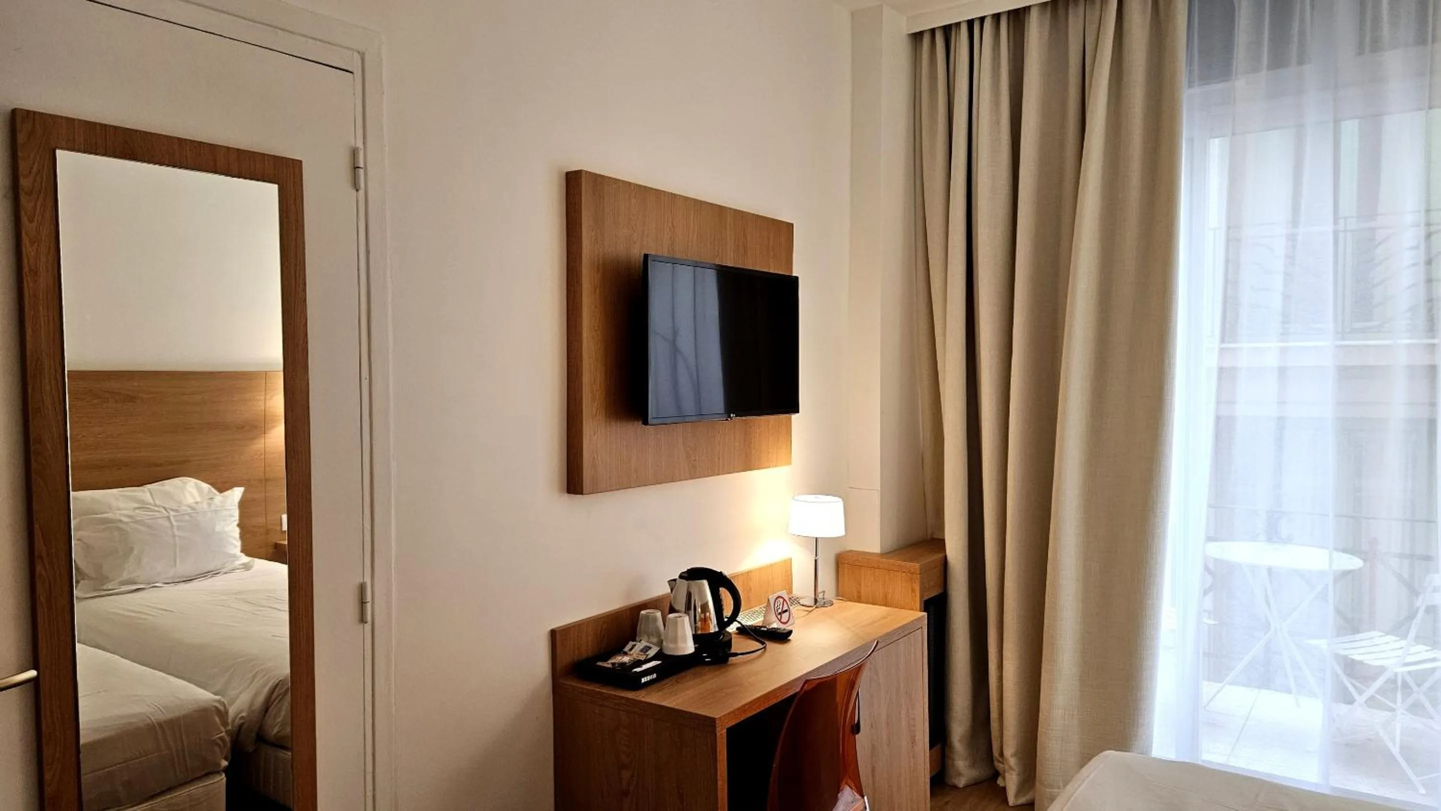 Superior Twin Room in Hotel Carlton Nice, Fully Renovated