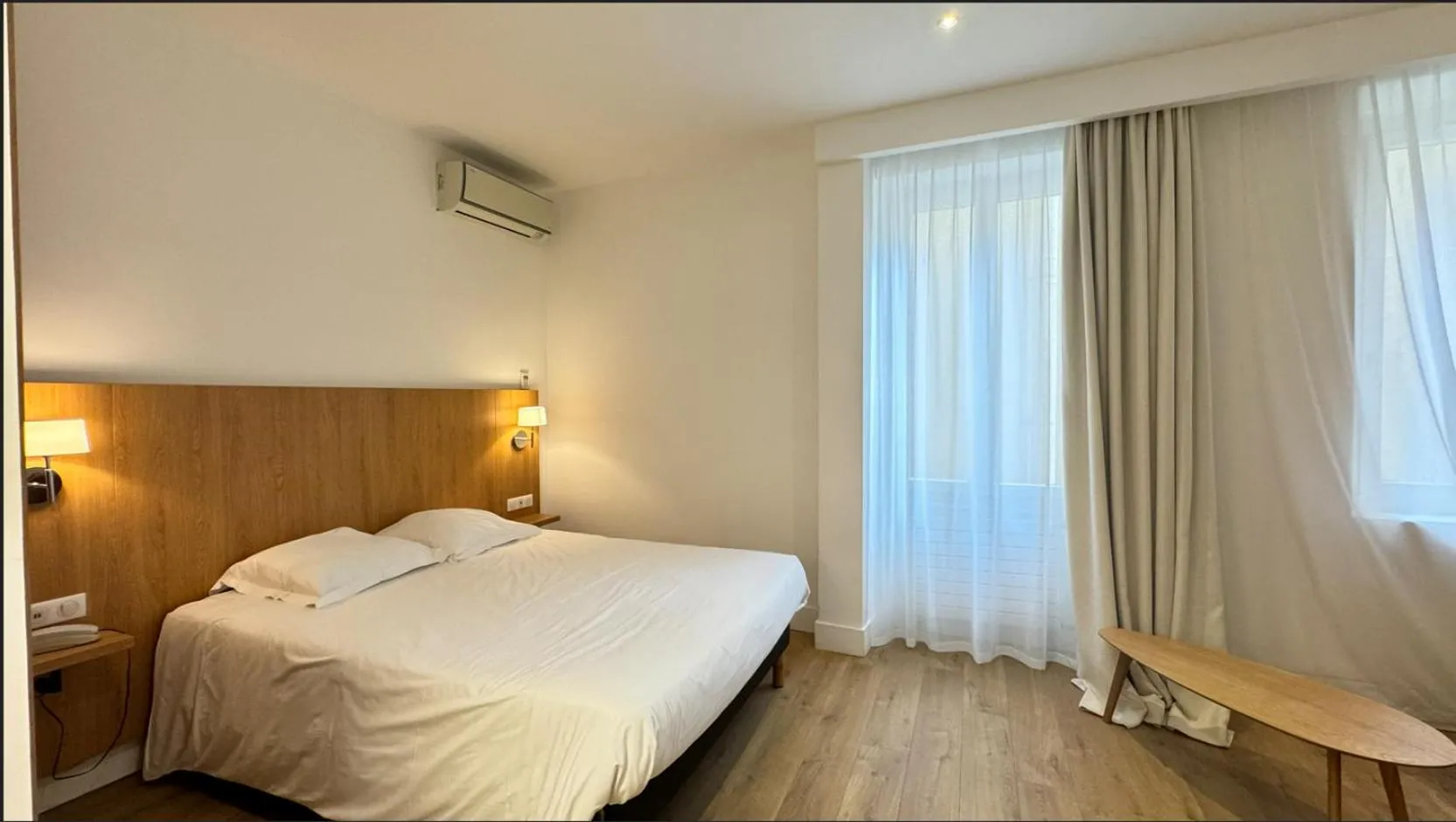 Bed in Hotel Carlton Nice, Partially Renovated