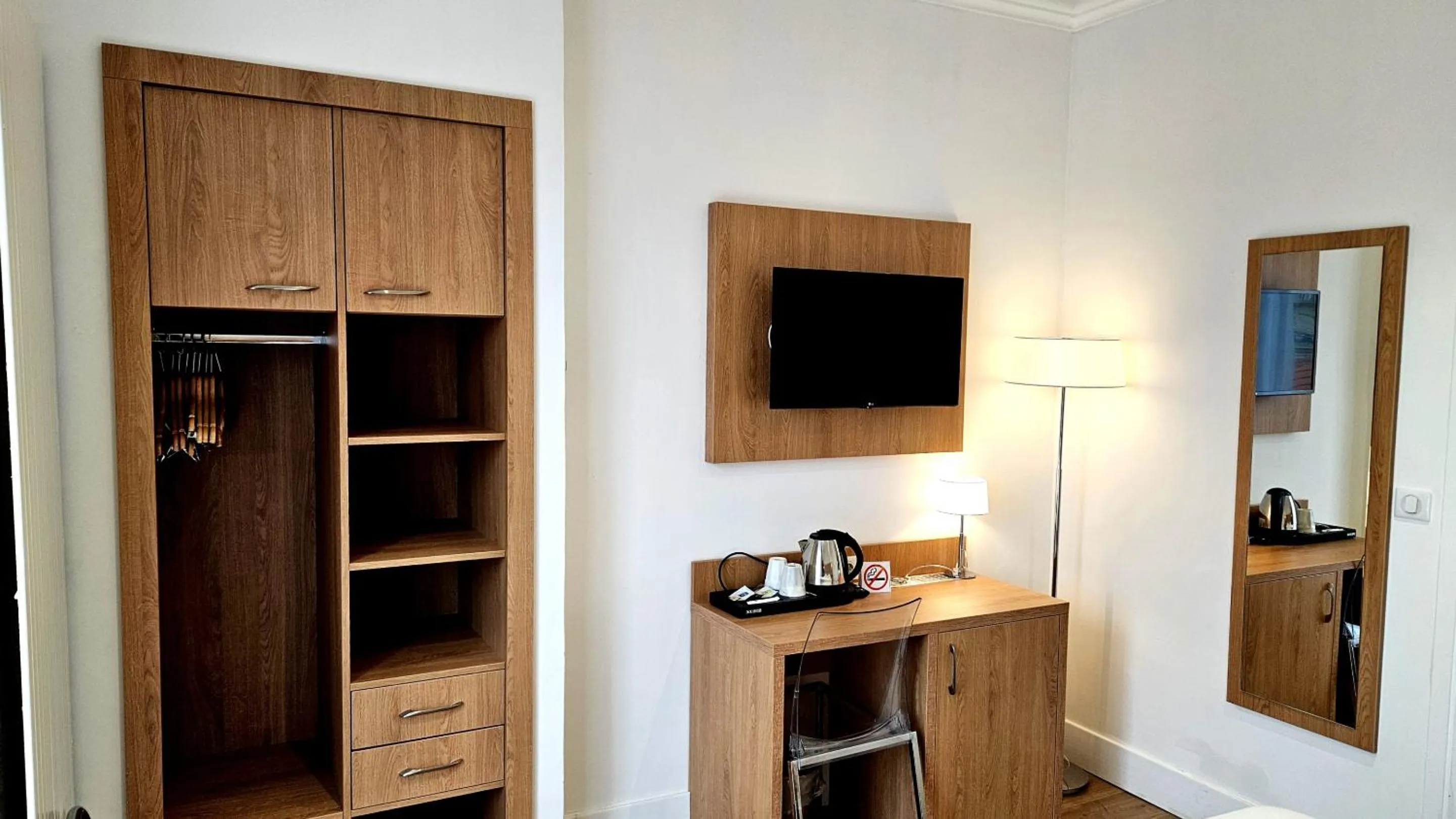 Bedroom in Hotel Carlton Nice