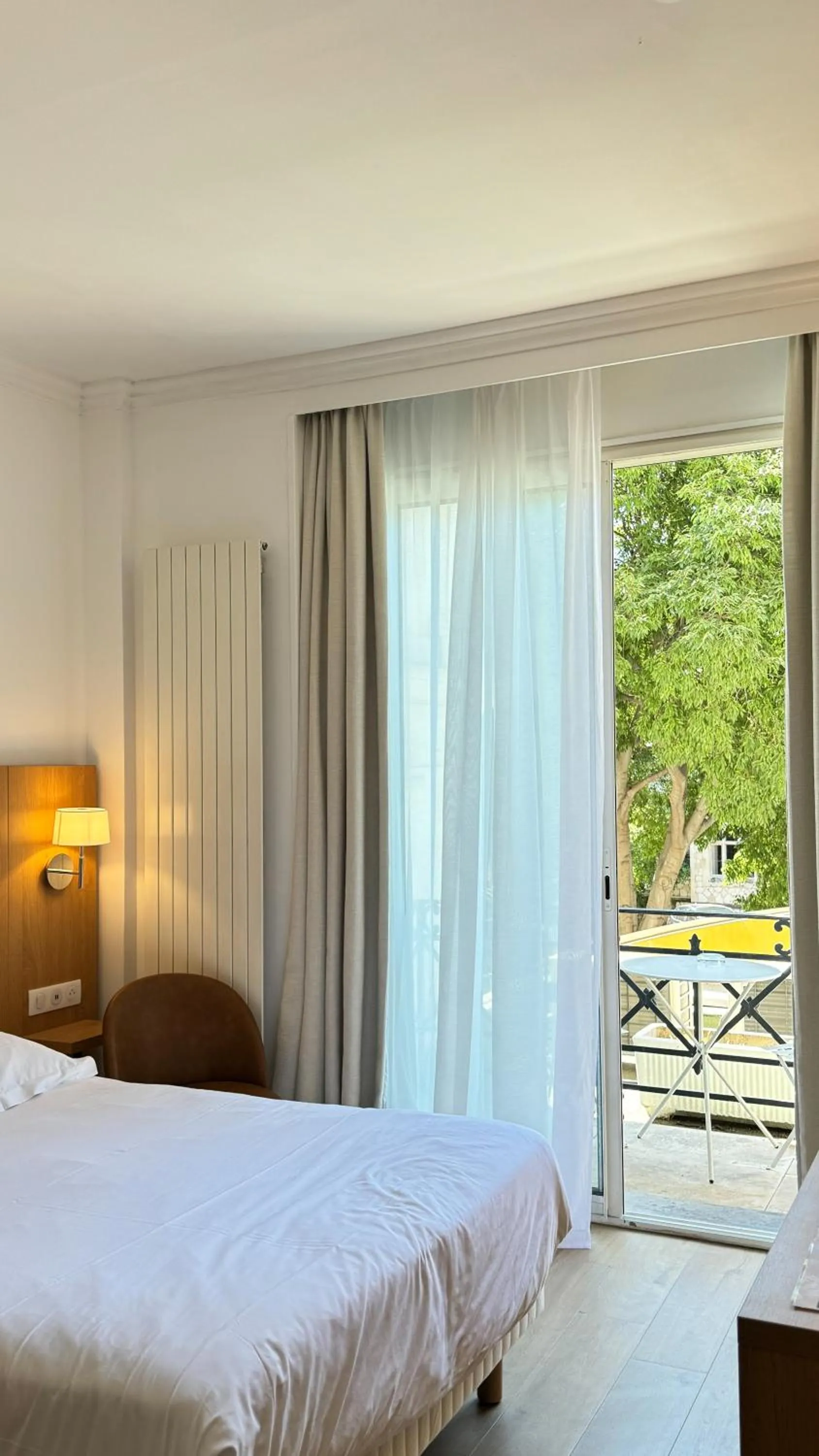 Bed in Hotel Carlton Nice, Partially Renovated