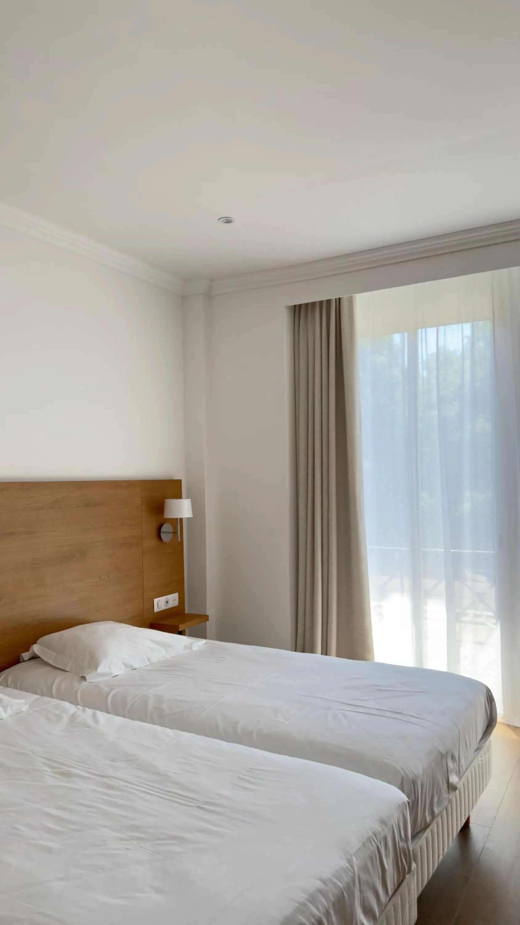 Bed in Hotel Carlton Nice, Partially Renovated