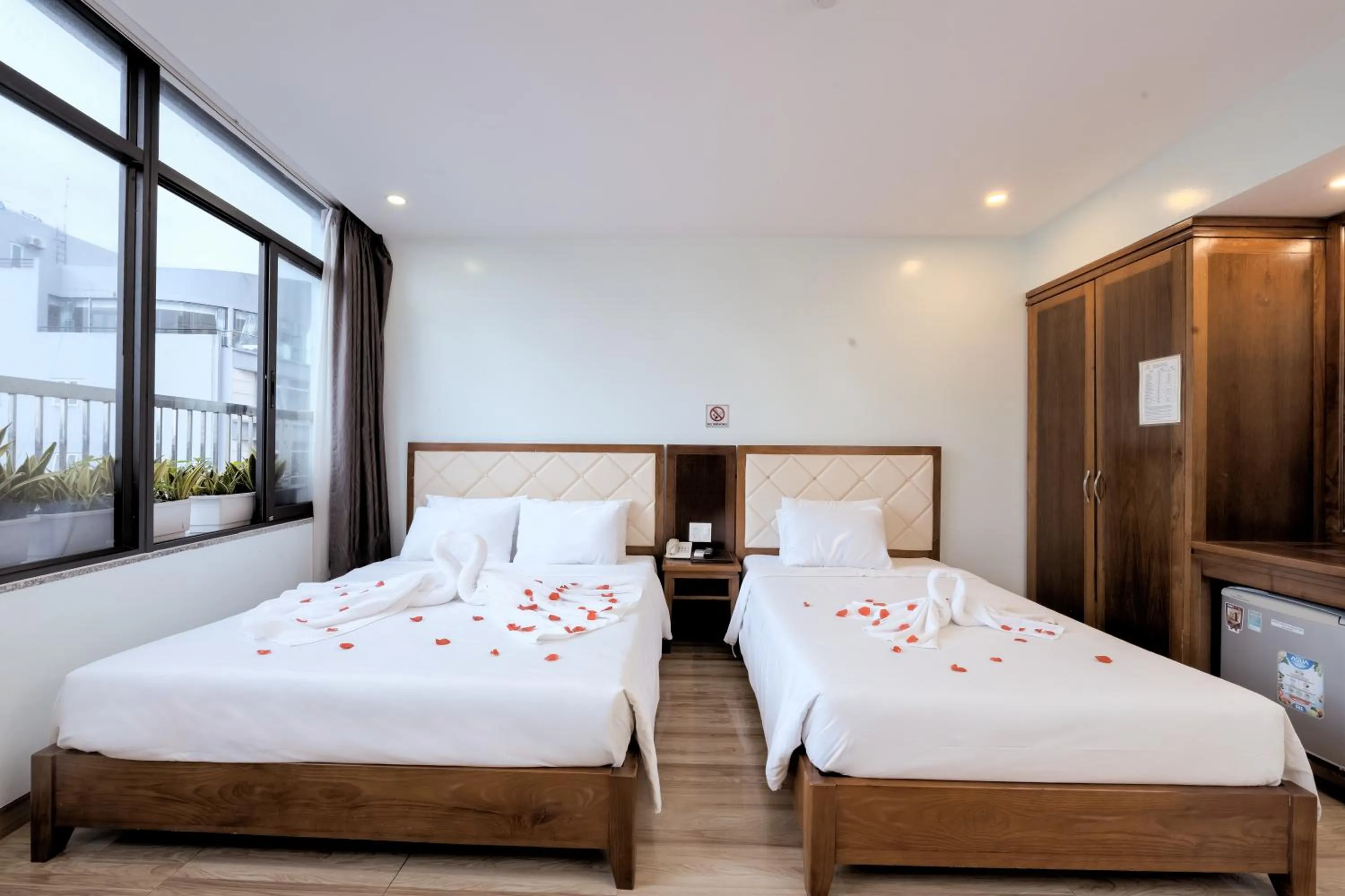 Bed in DaNa Sailing Hotel