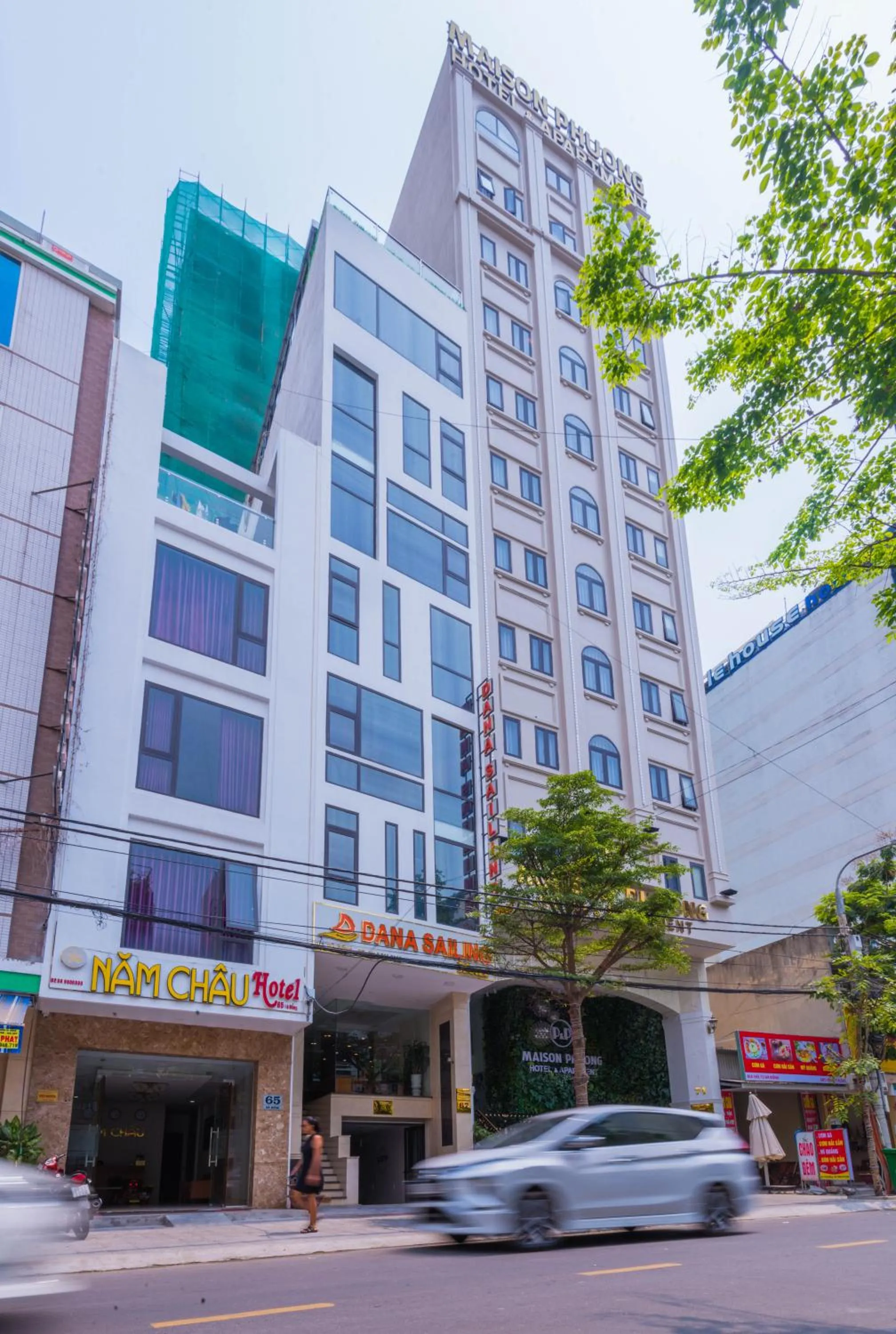 Facade/entrance in DaNa Sailing Hotel