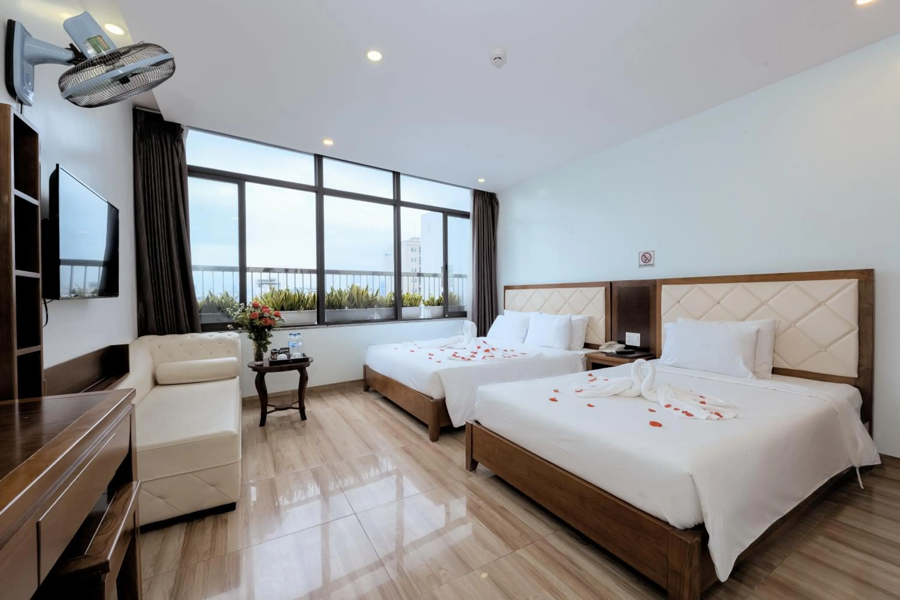 Bedroom, Bed in DaNa Sailing Hotel