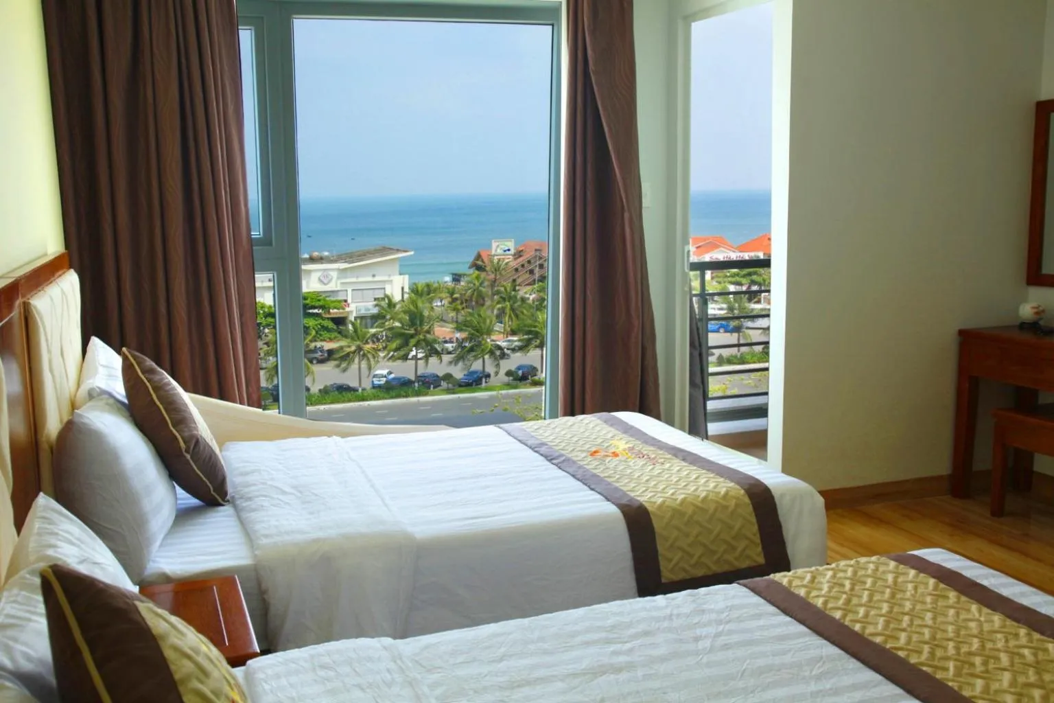 Sea view, Bed in DaNa Sailing Hotel