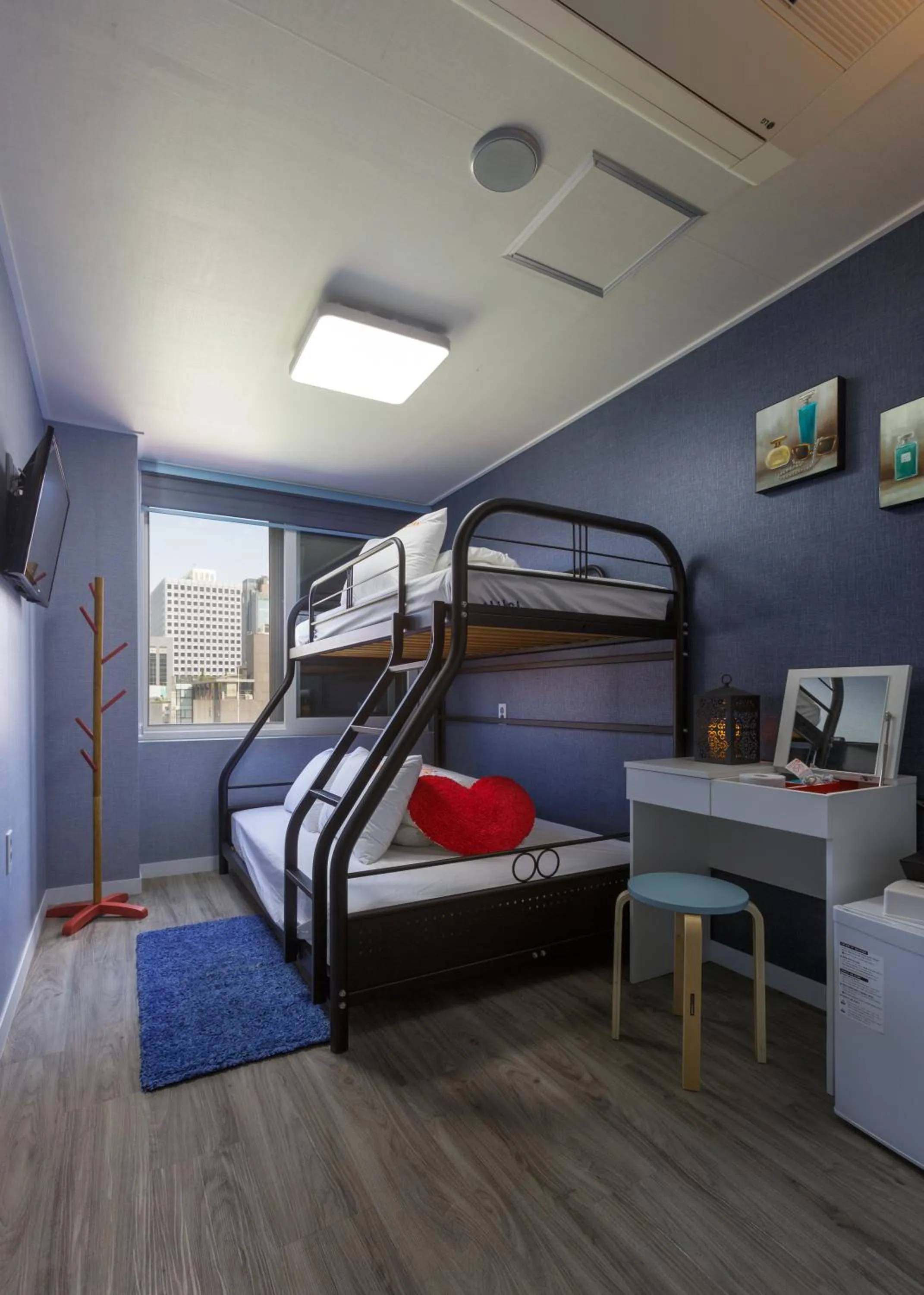 Shower, Bed in Myeongdong Sunshine Guesthouse