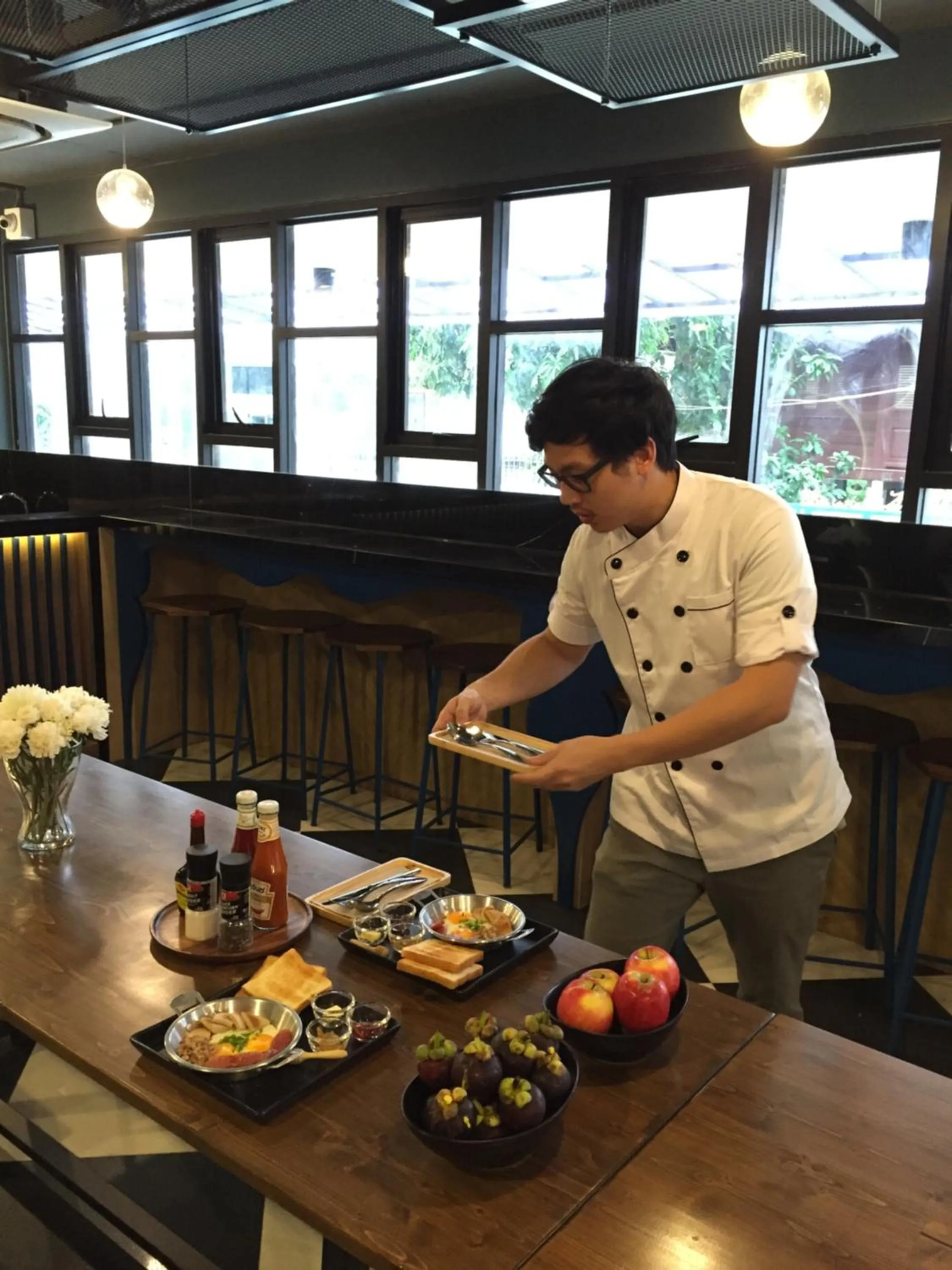 Breakfast in W Station