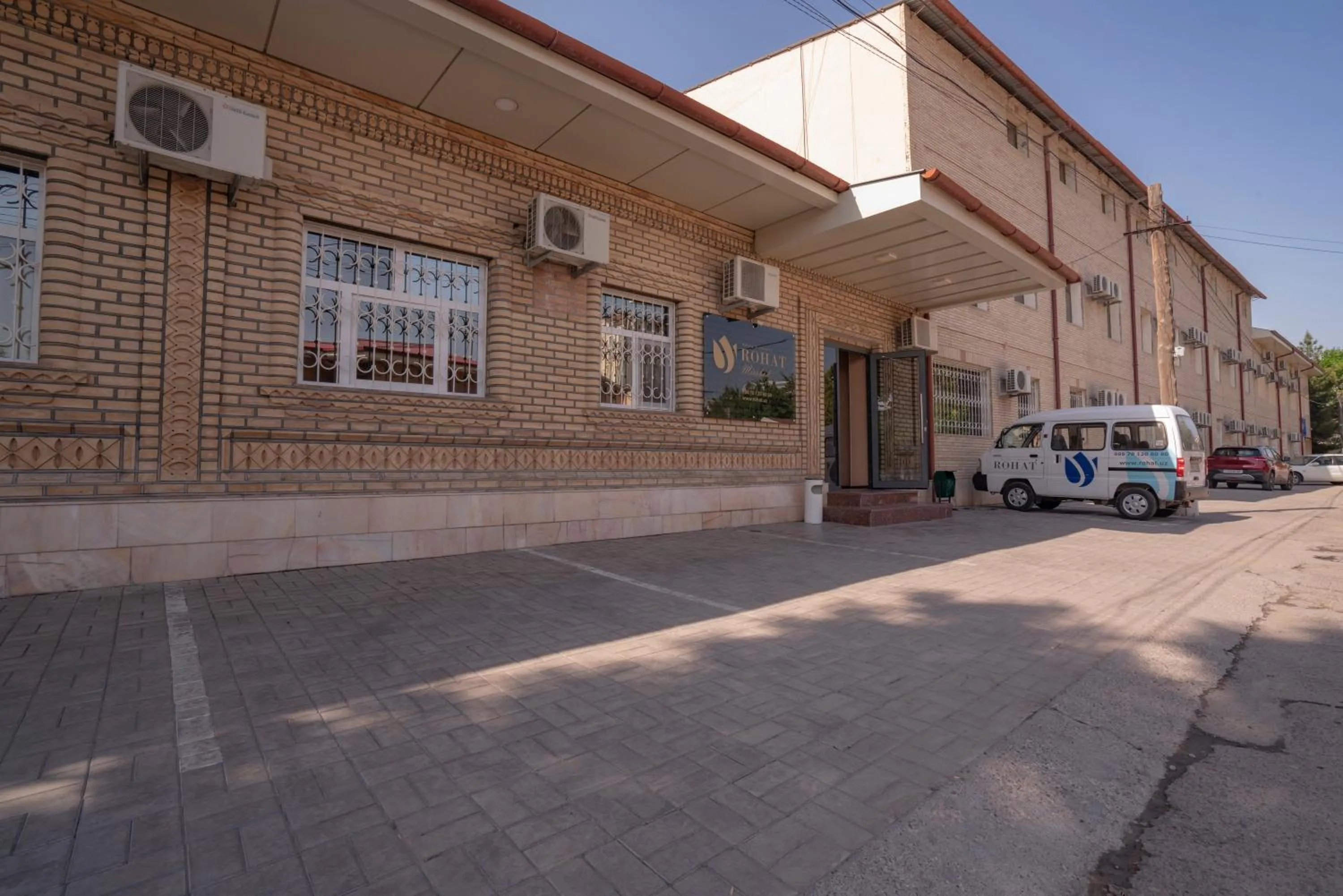 Facade/entrance in Rohat Mirobod