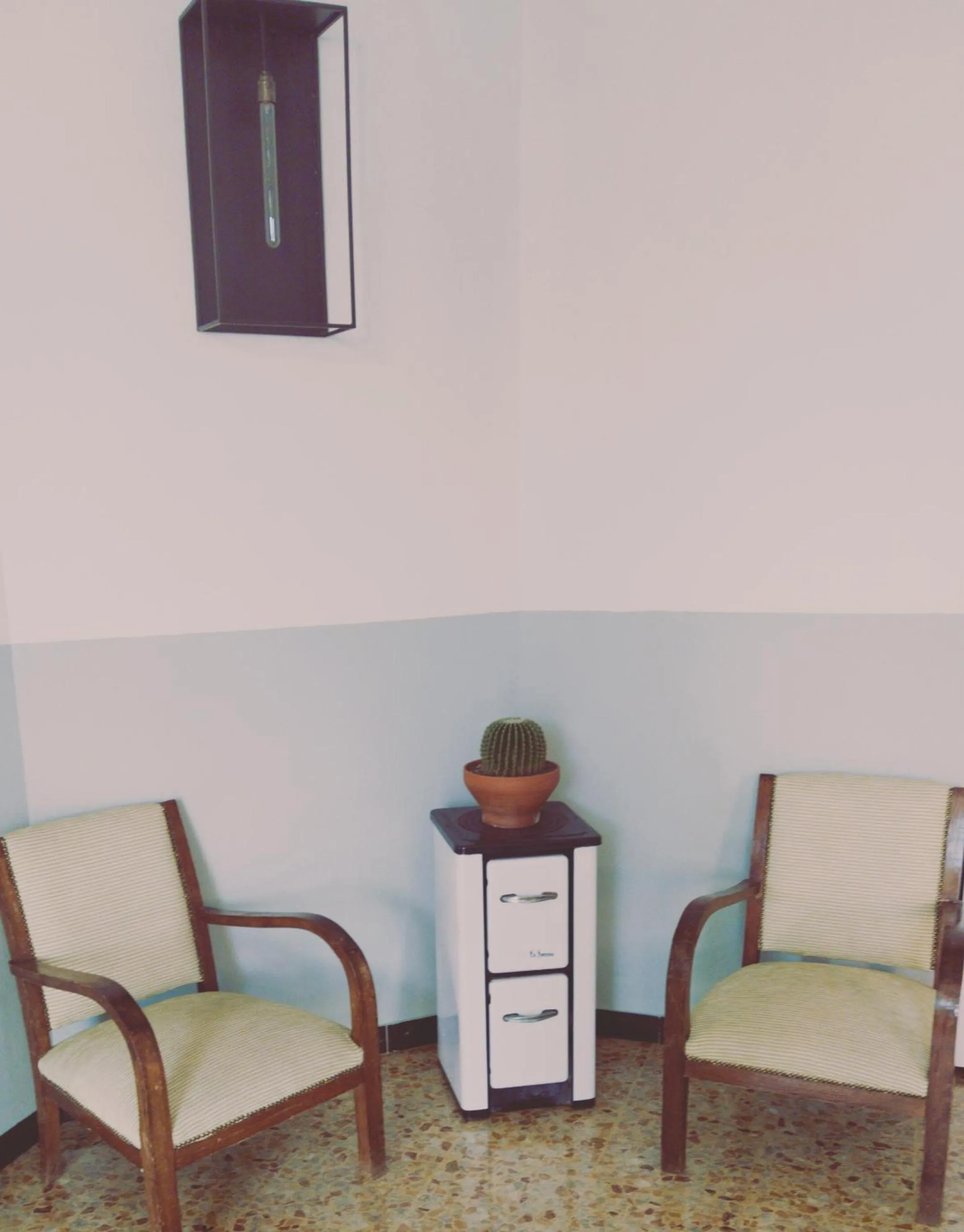 Coffee/tea facilities in De La Ville Hotel