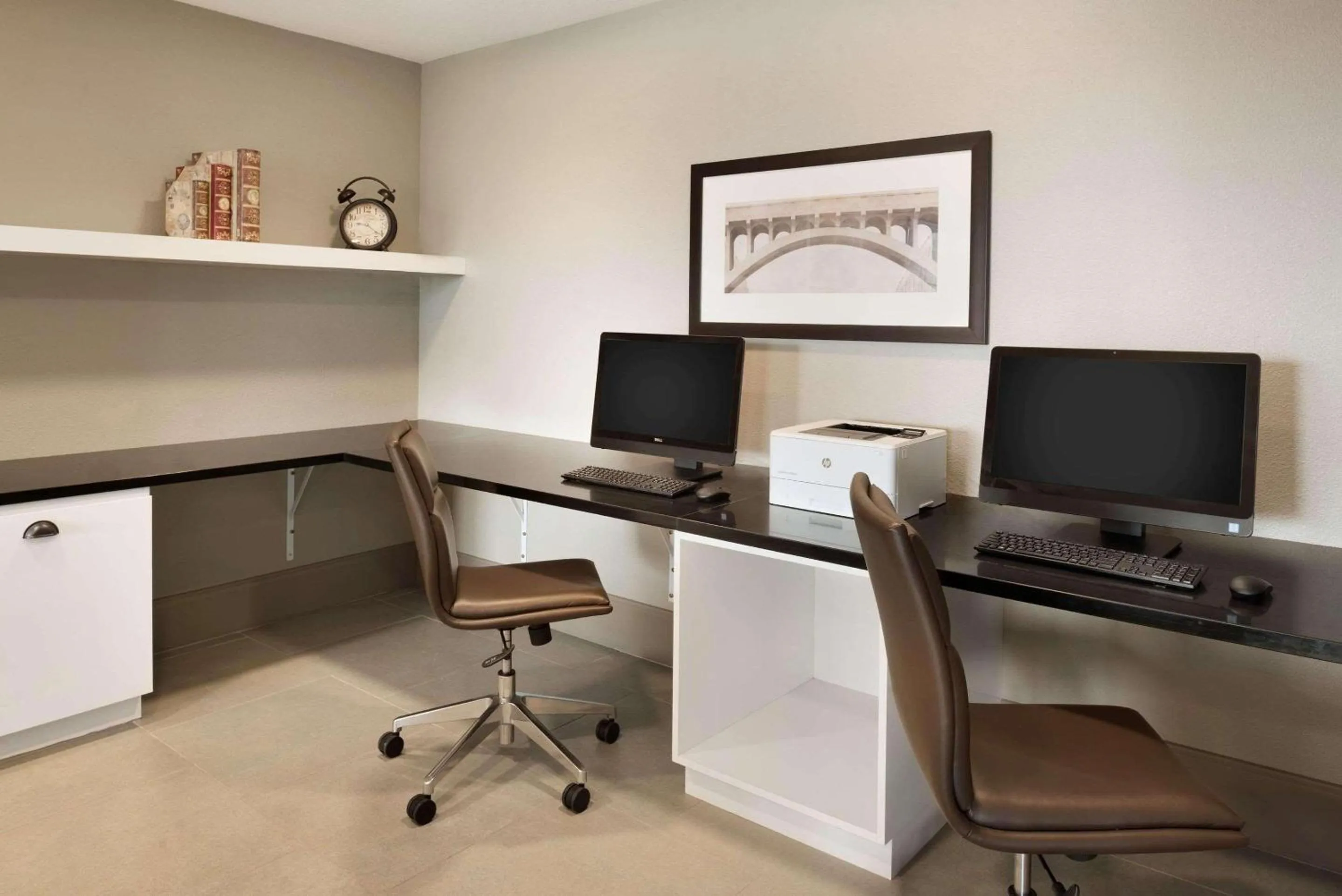 Business facilities in Country Inn & Suites by Radisson, Indianola, IA