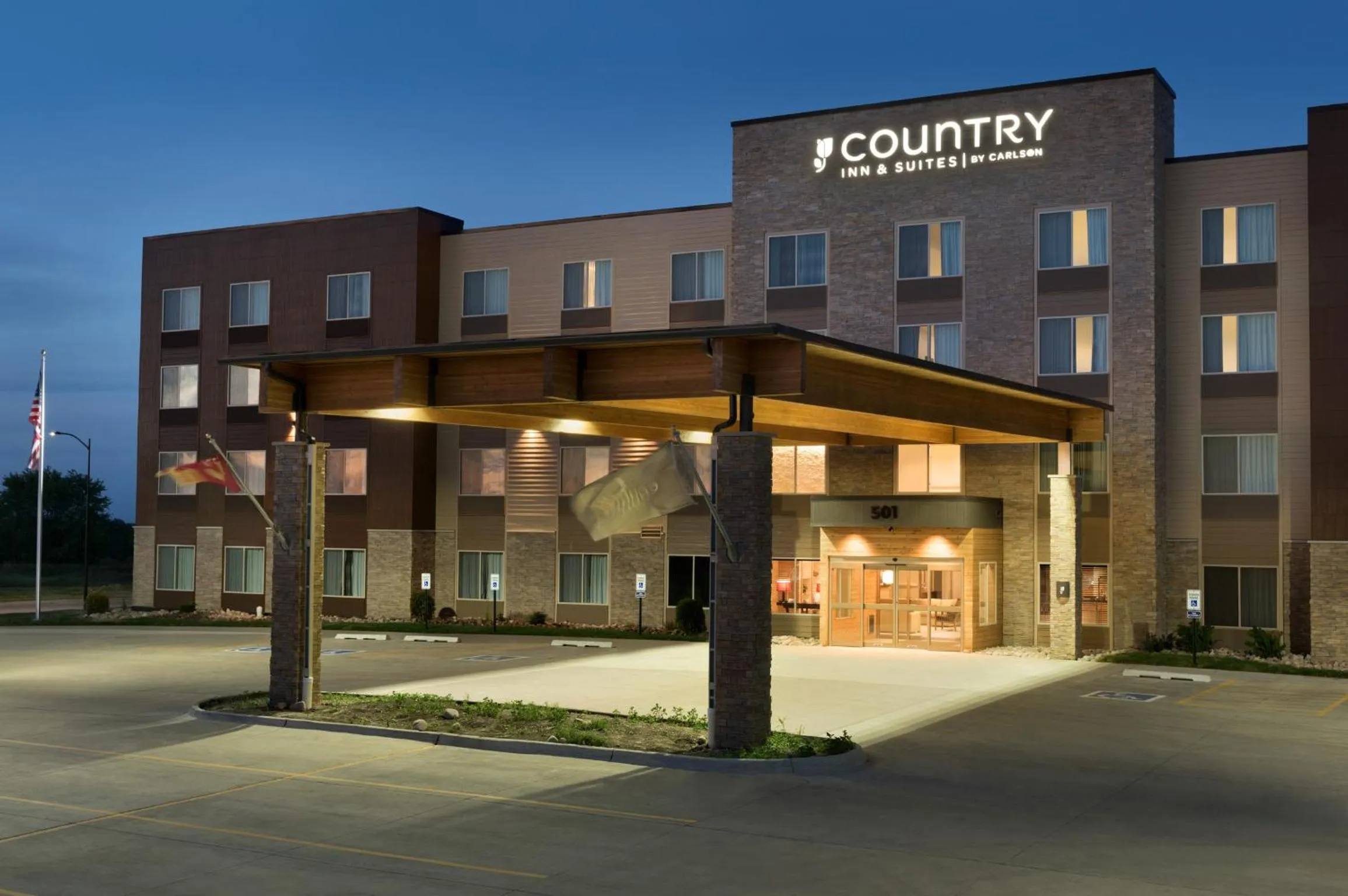 Facade/entrance in Country Inn & Suites by Radisson, Indianola, IA