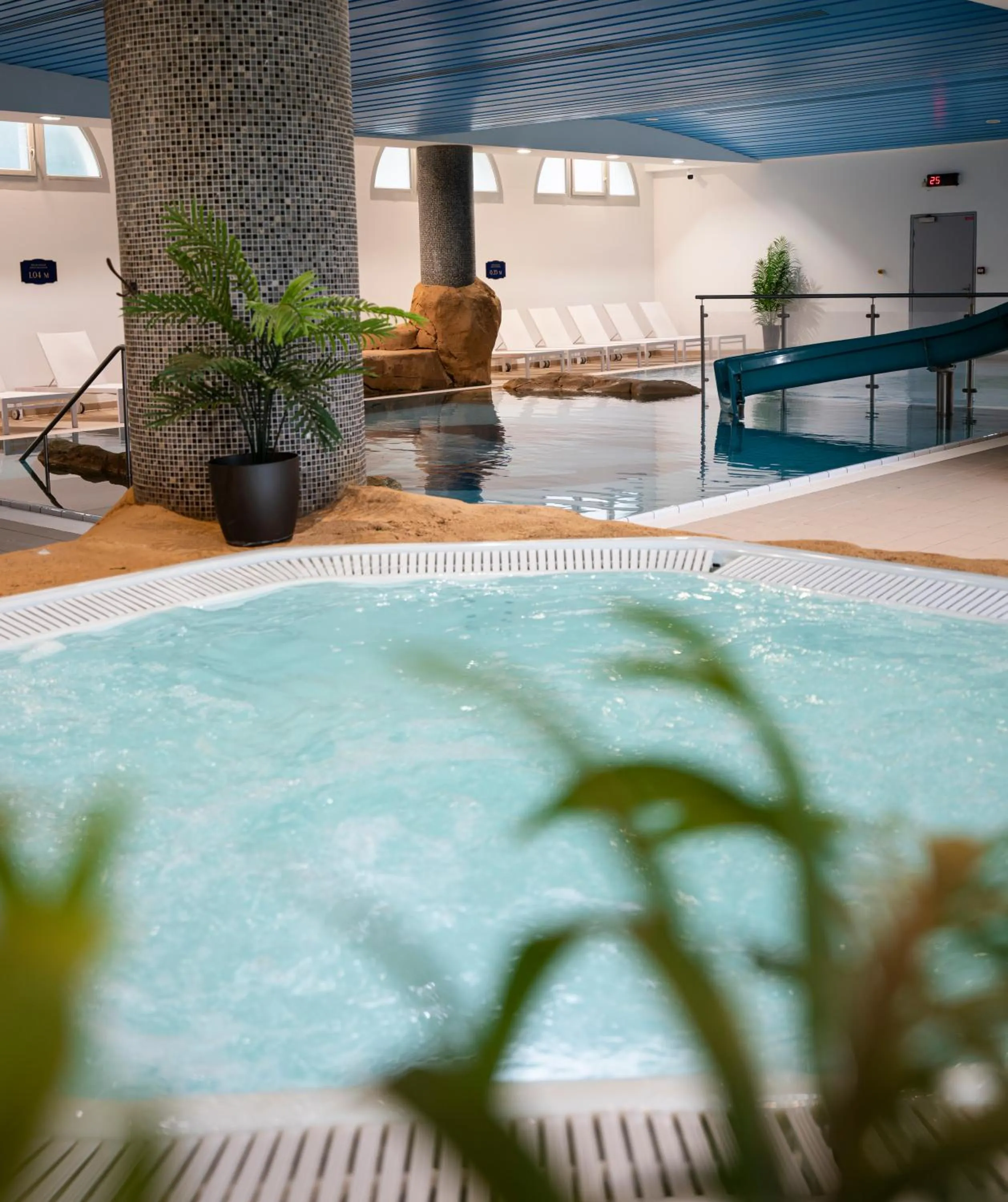 Swimming pool in Dream Castle Hotel Marne La Vallee