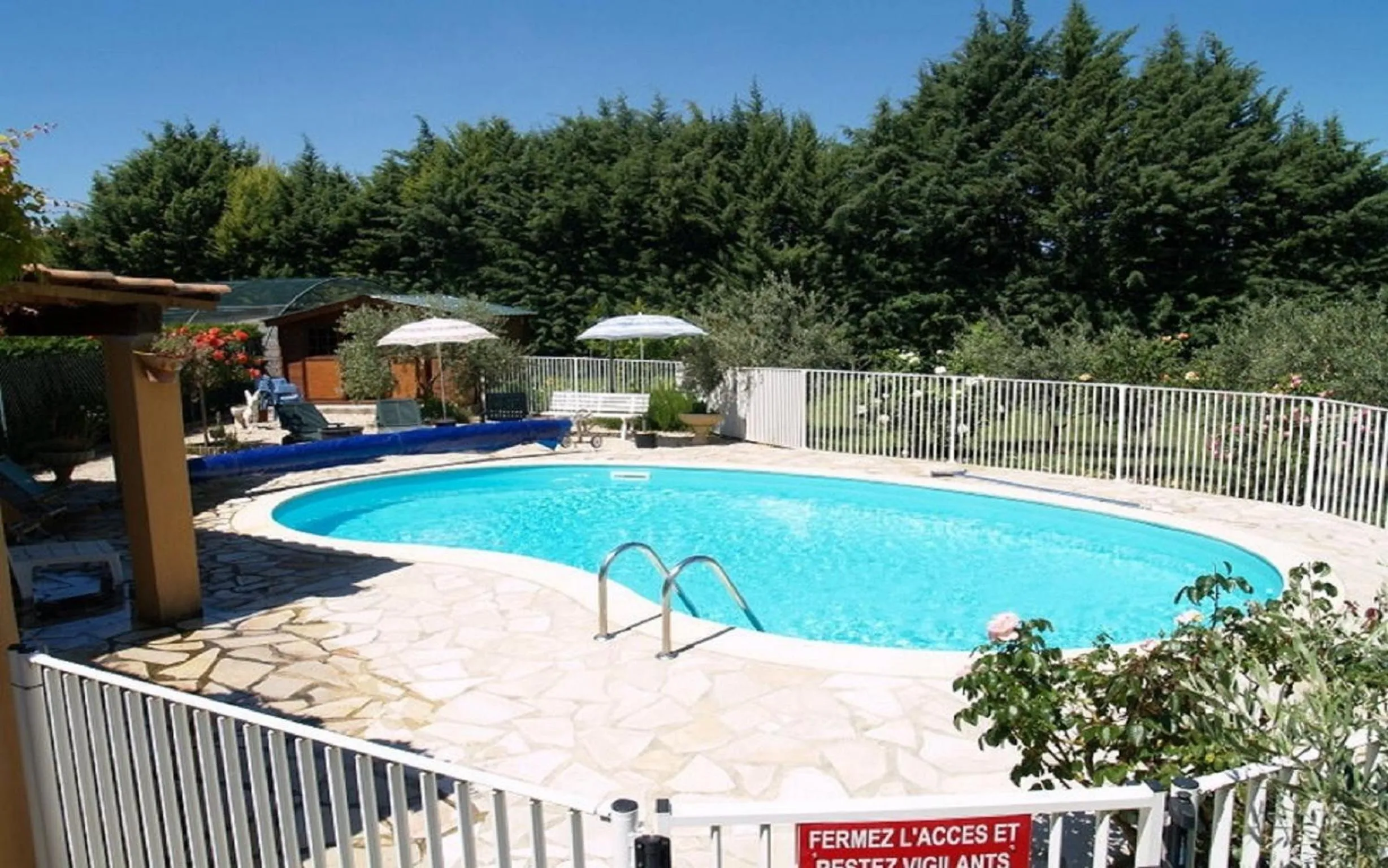 Swimming pool in Le Rieufroid