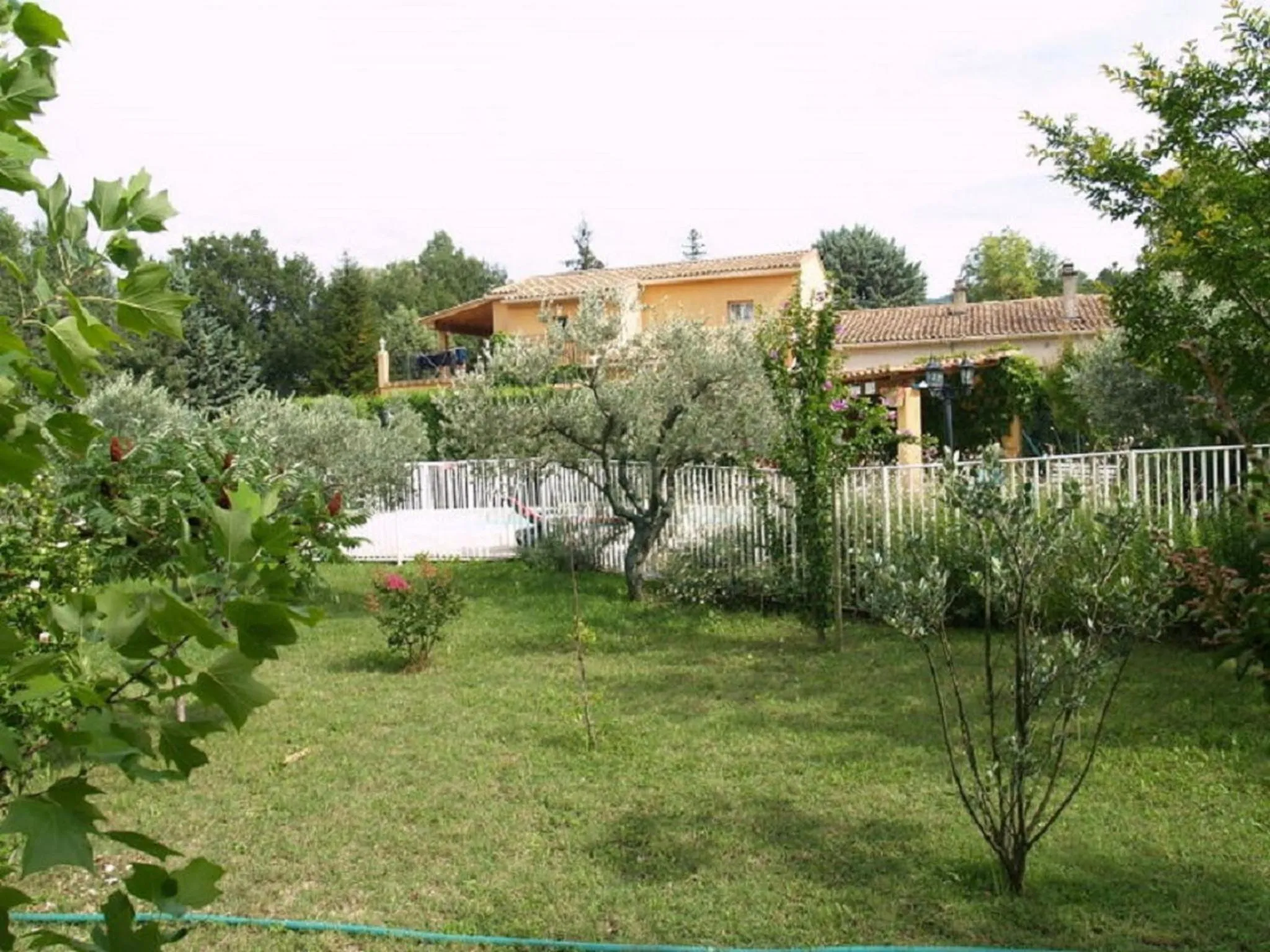 Garden view in Le Rieufroid
