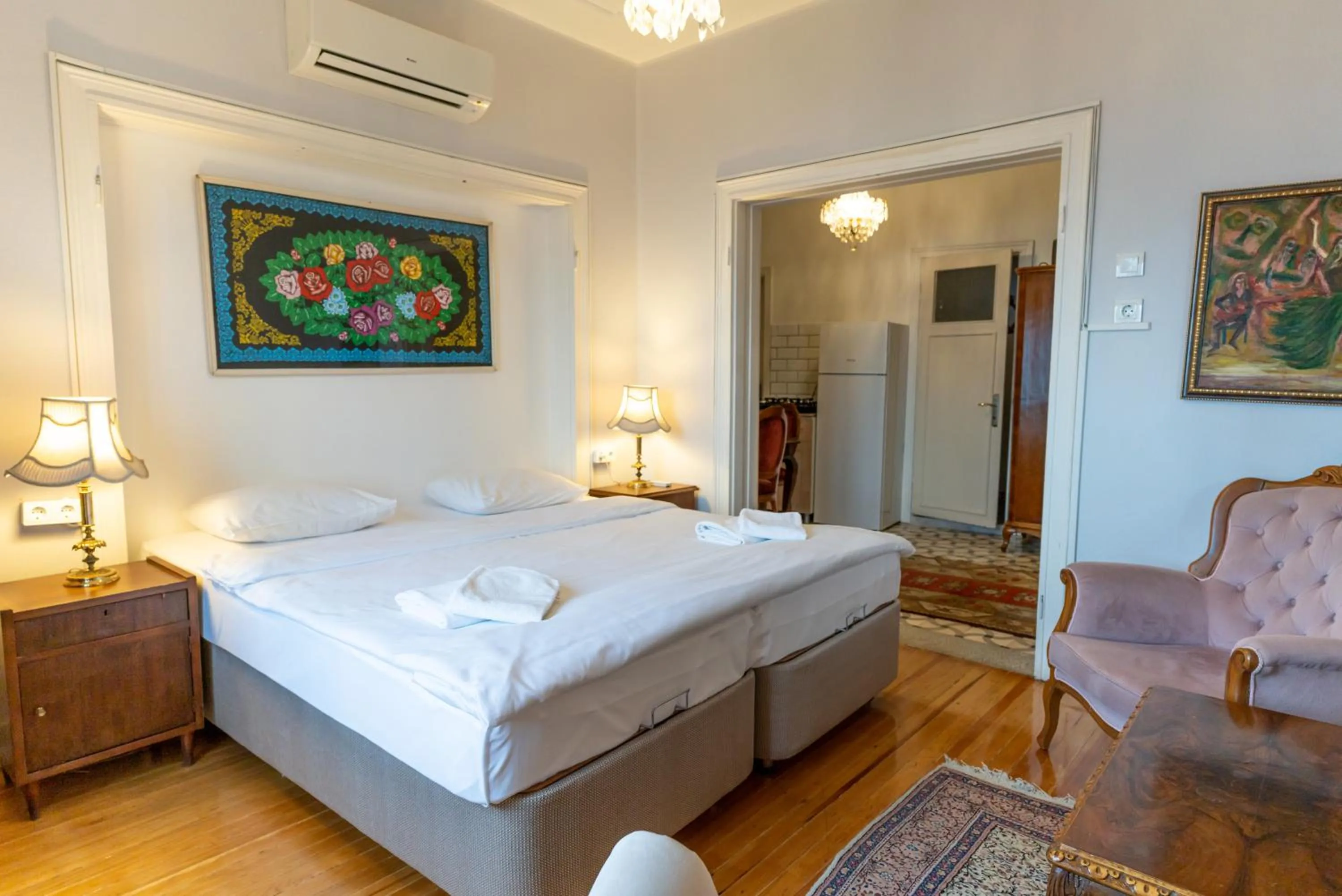 Photo of the whole room, Bed in Büyük Konak İzmir