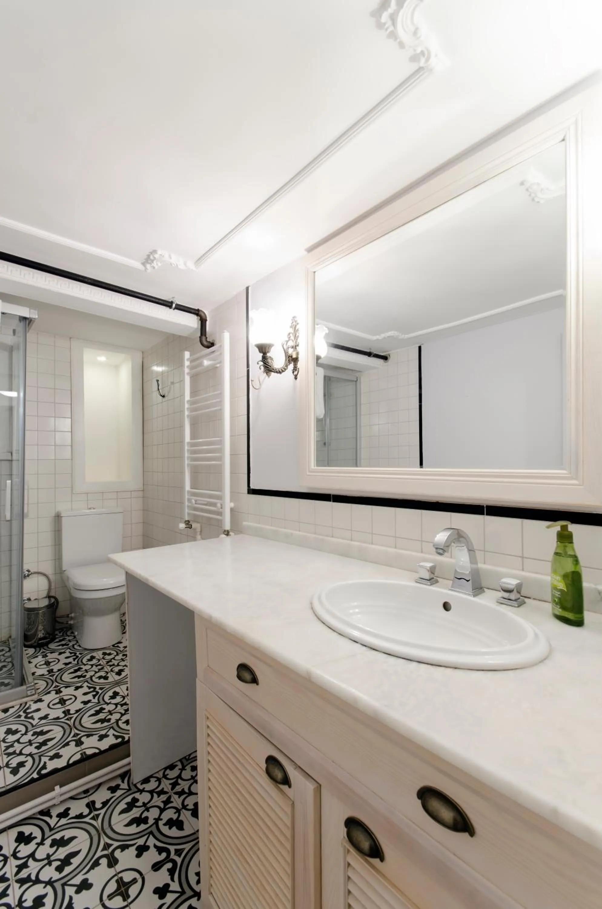 Shower in Büyük Konak İzmir