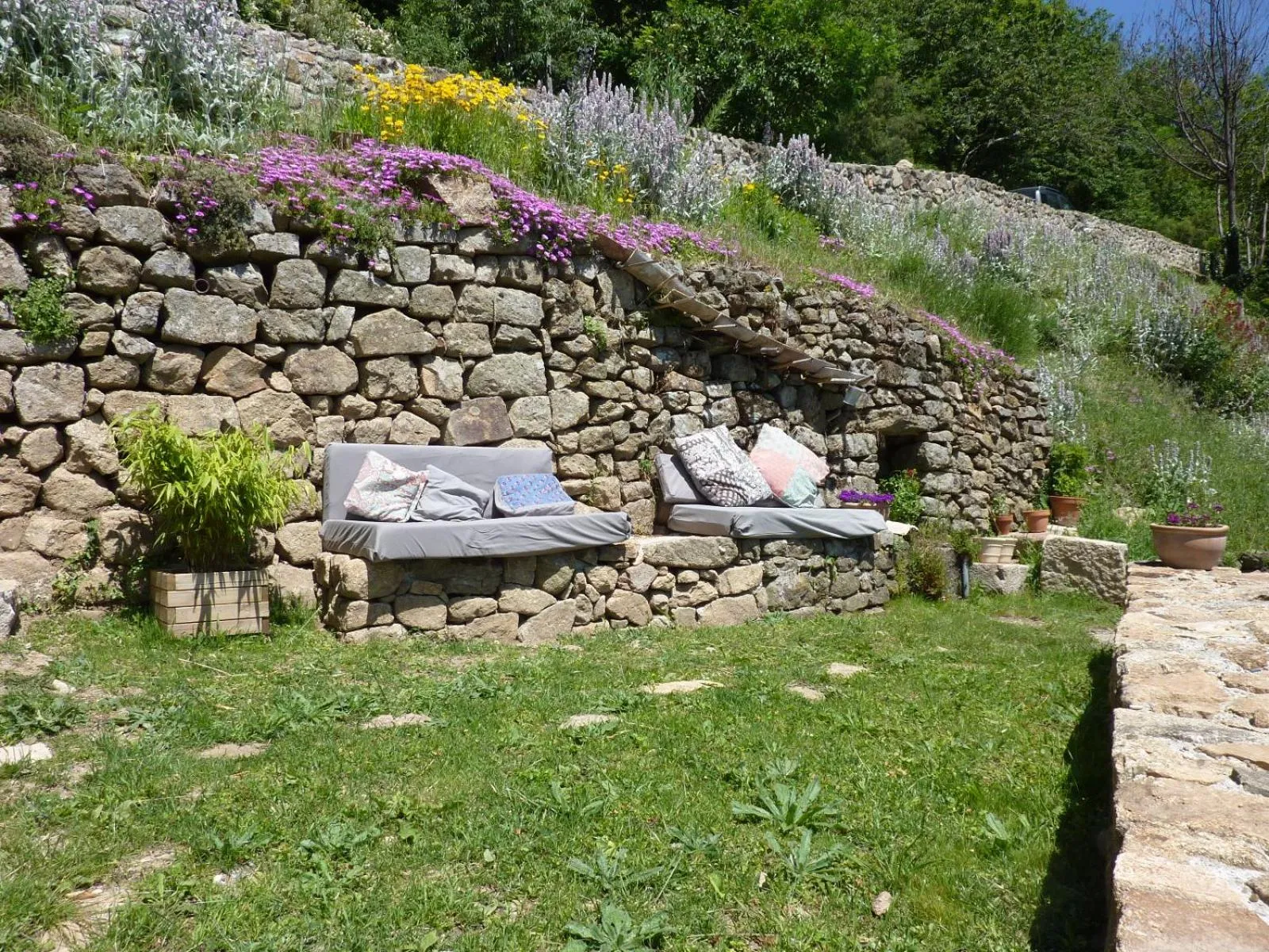 Garden in La Calade Chambres d'Hôtes & Espace Bien-Etre